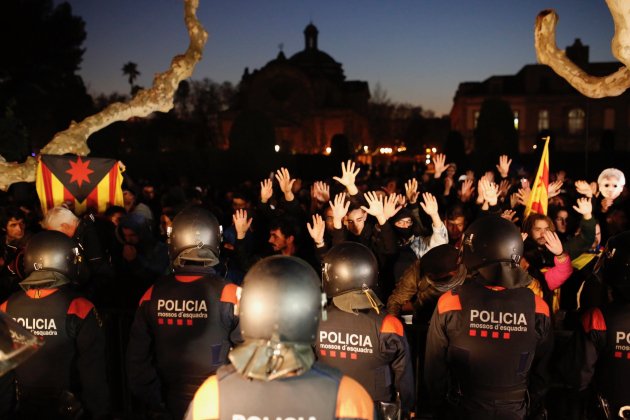 mossos manifestacio investidura parlament - sergi alcazar mossos manifestacio investidura parlament - sergi alcazar