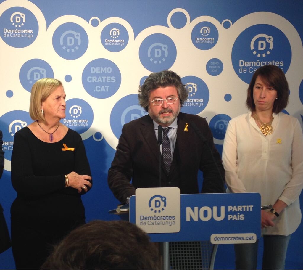 Castellà pide disculpas a los votantes independentistas