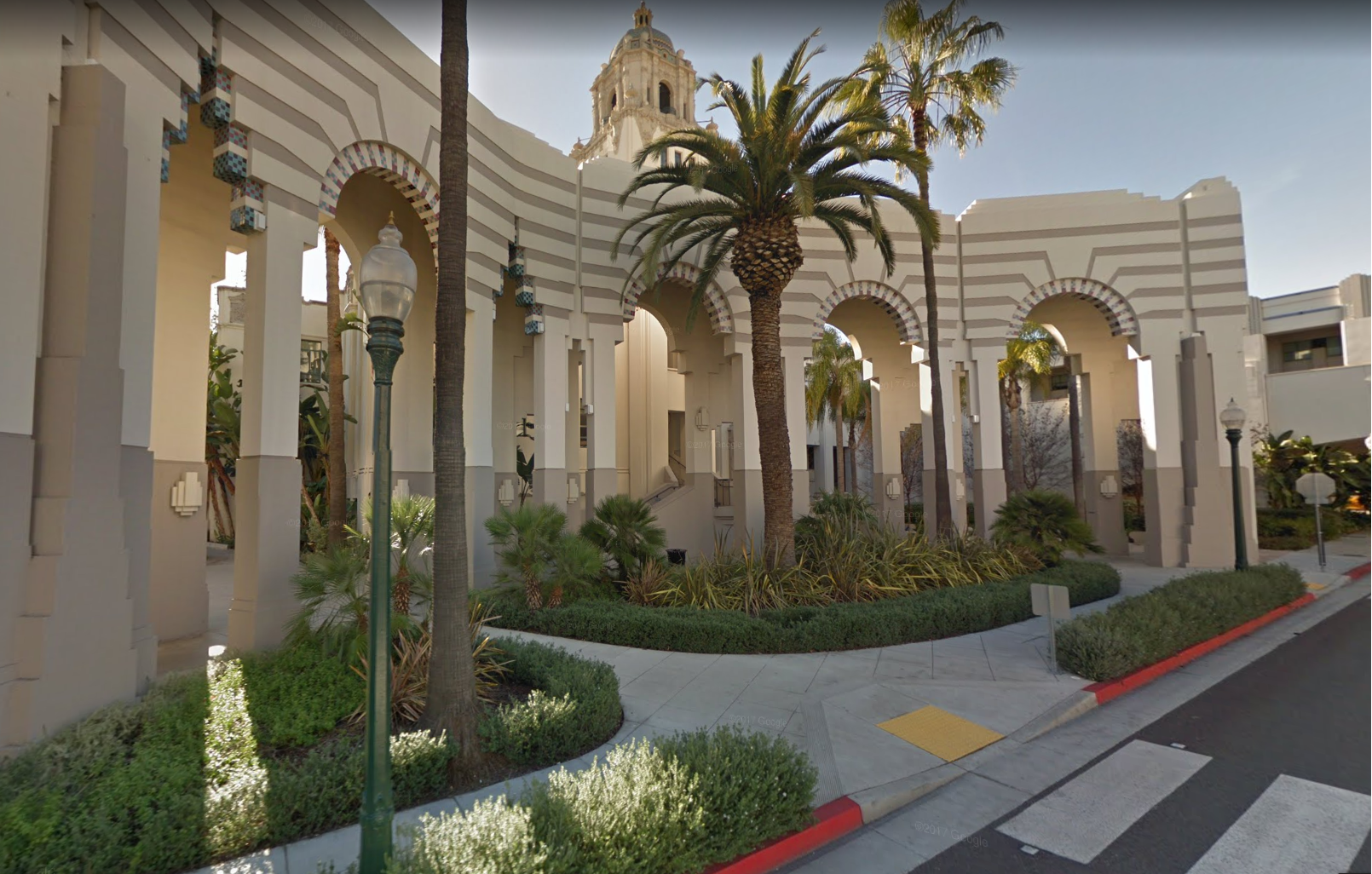 El exalcalde de Beverly Hills estaría "encantado" de recibir a Puigdemont