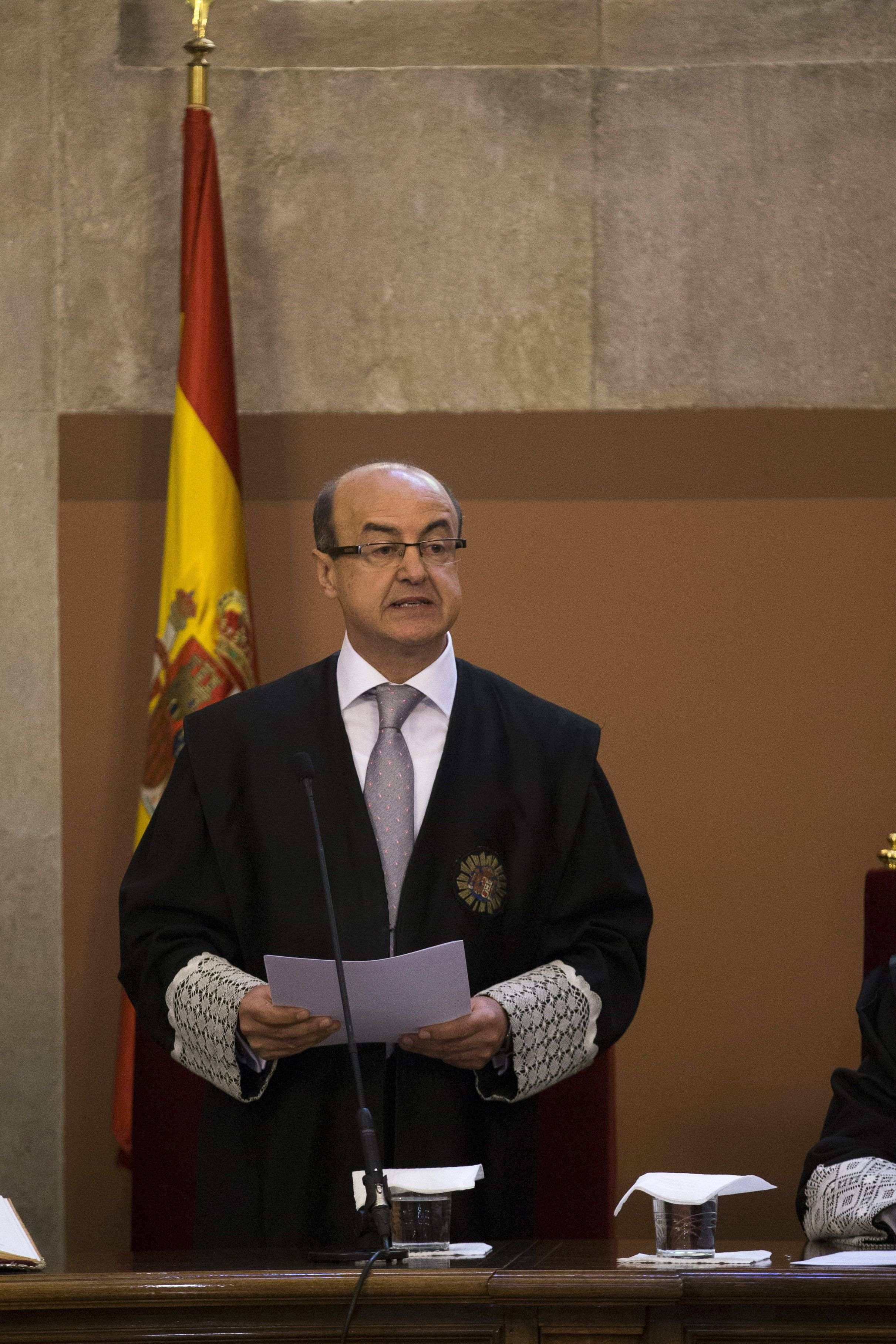 Fernández Díaz condecora ahora al juez que mandó a Mas al banquillo