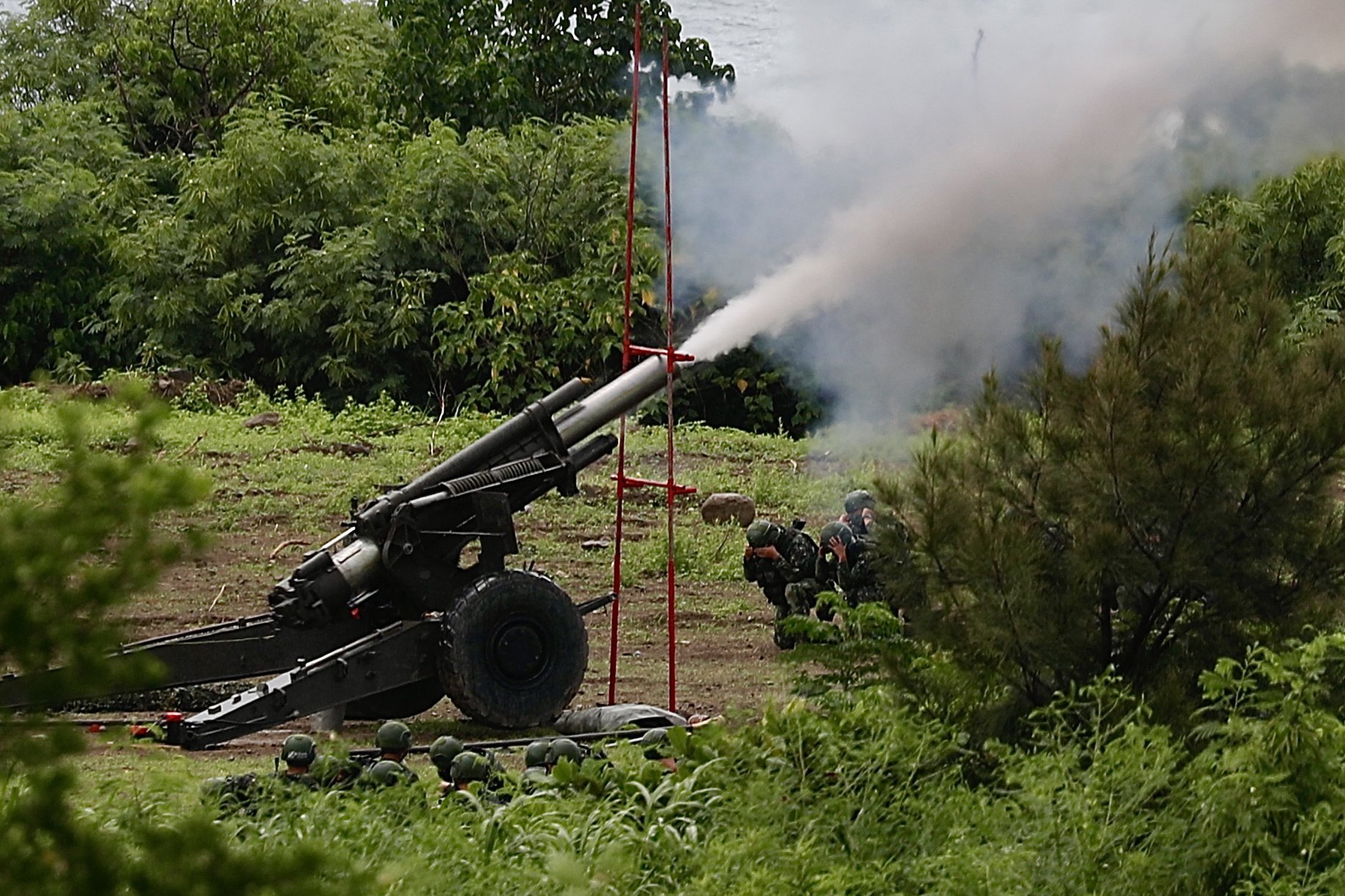 Taiwán responde a China con un simulacro de defensa con fuego real