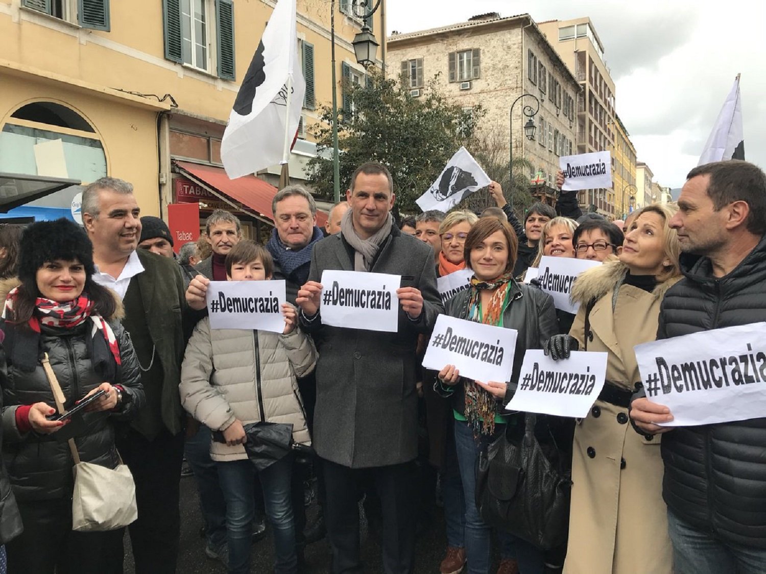 Manifestación masiva en Córcega