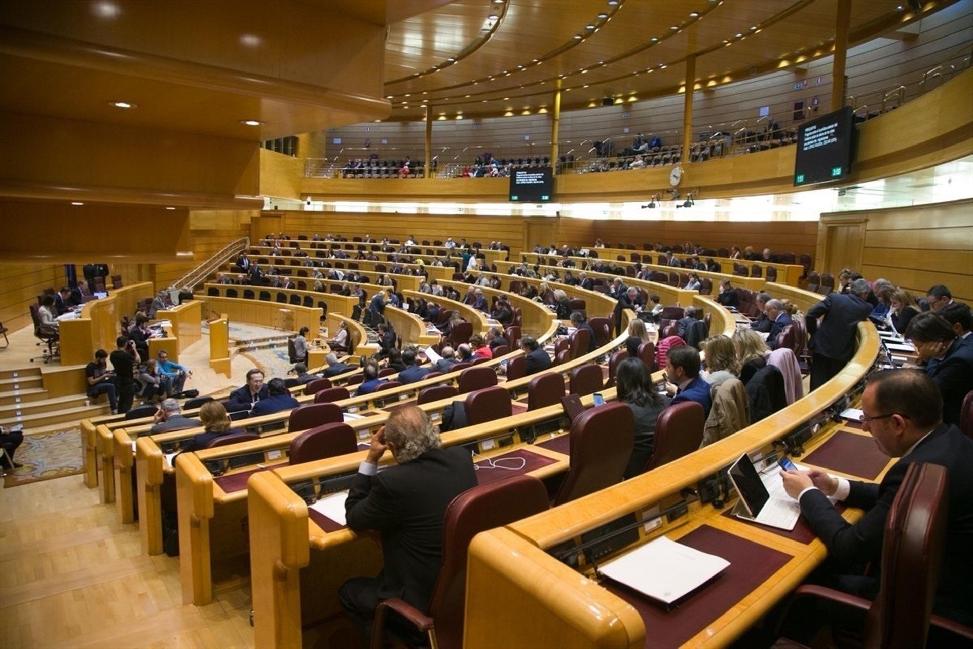 El Senat insta Sánchez a defensar la unitat d'Espanya amb els vots de PP i PSOE