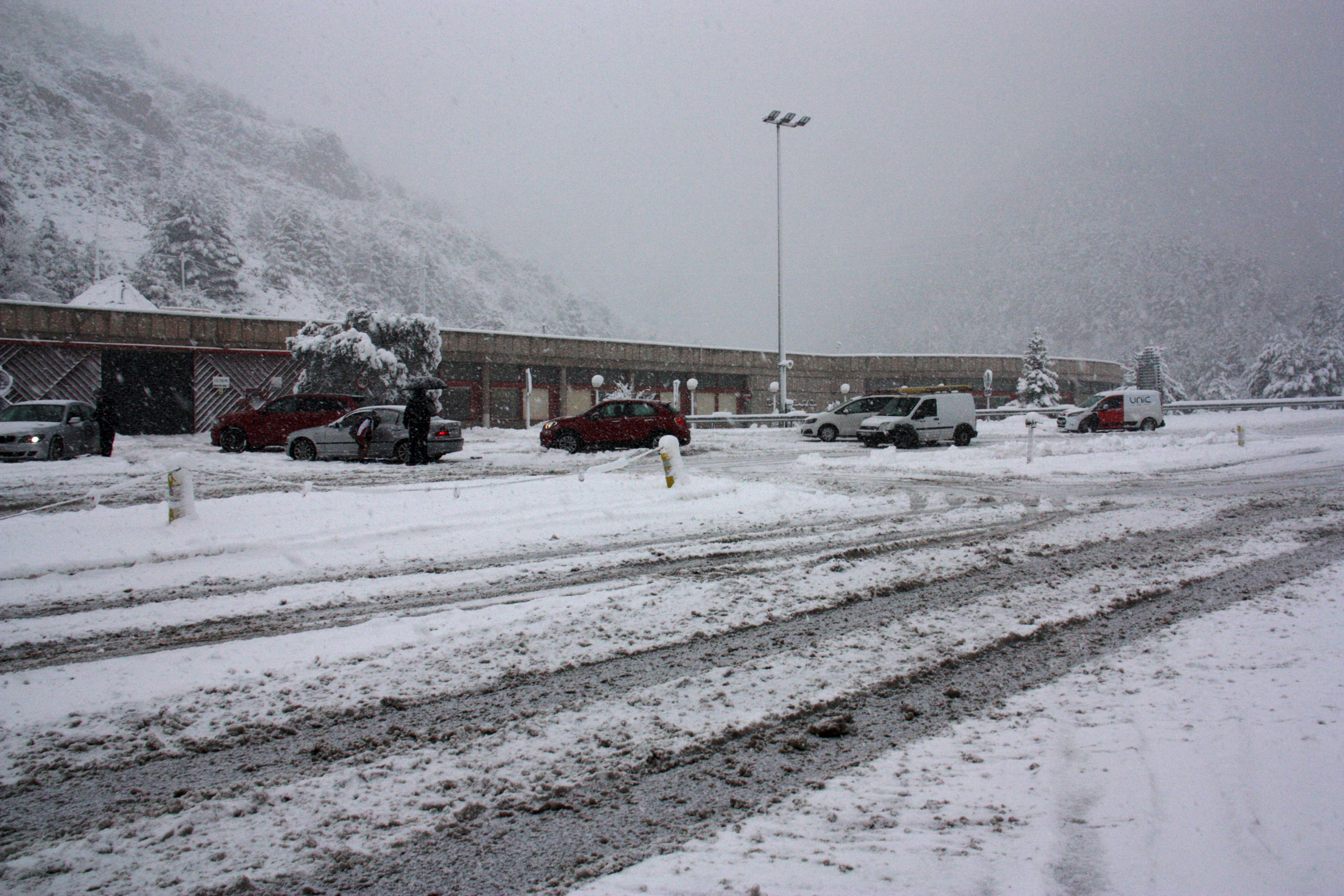 Talls de carreteres pel temporal de neu