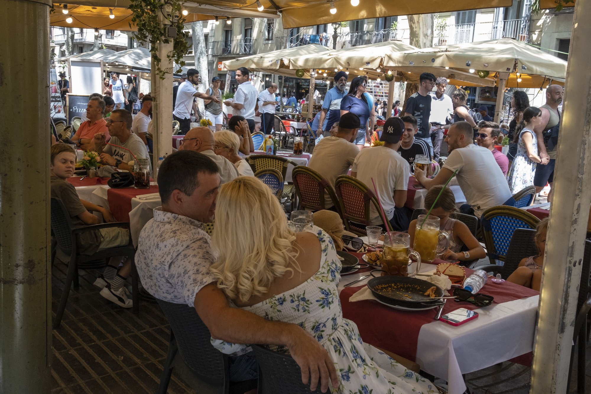 El Gremi de Restauradors clama contra la “Barcelona del toc de queda”