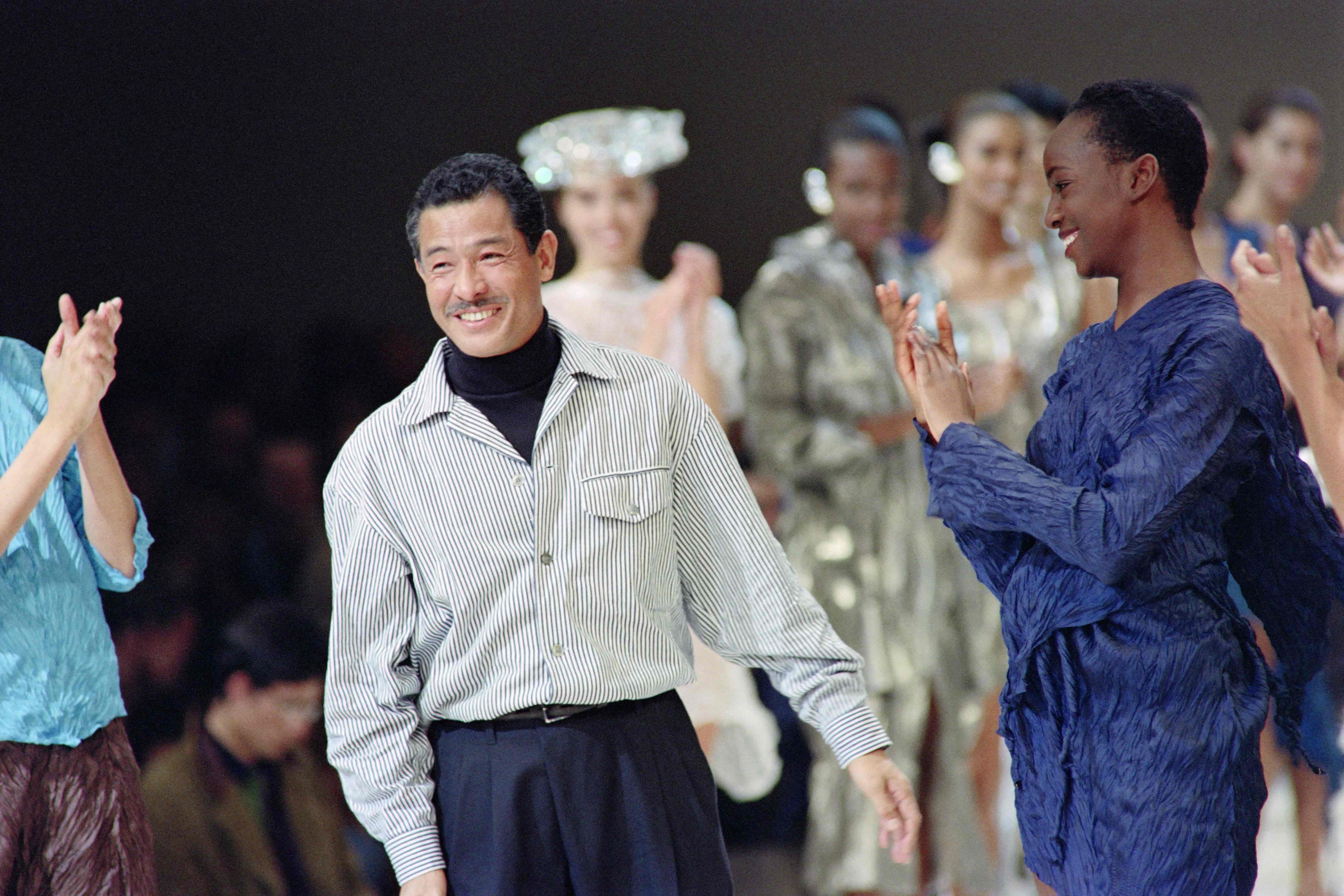 Mor Issey Miyake, dissenyador de moda japonès, als 84 anys