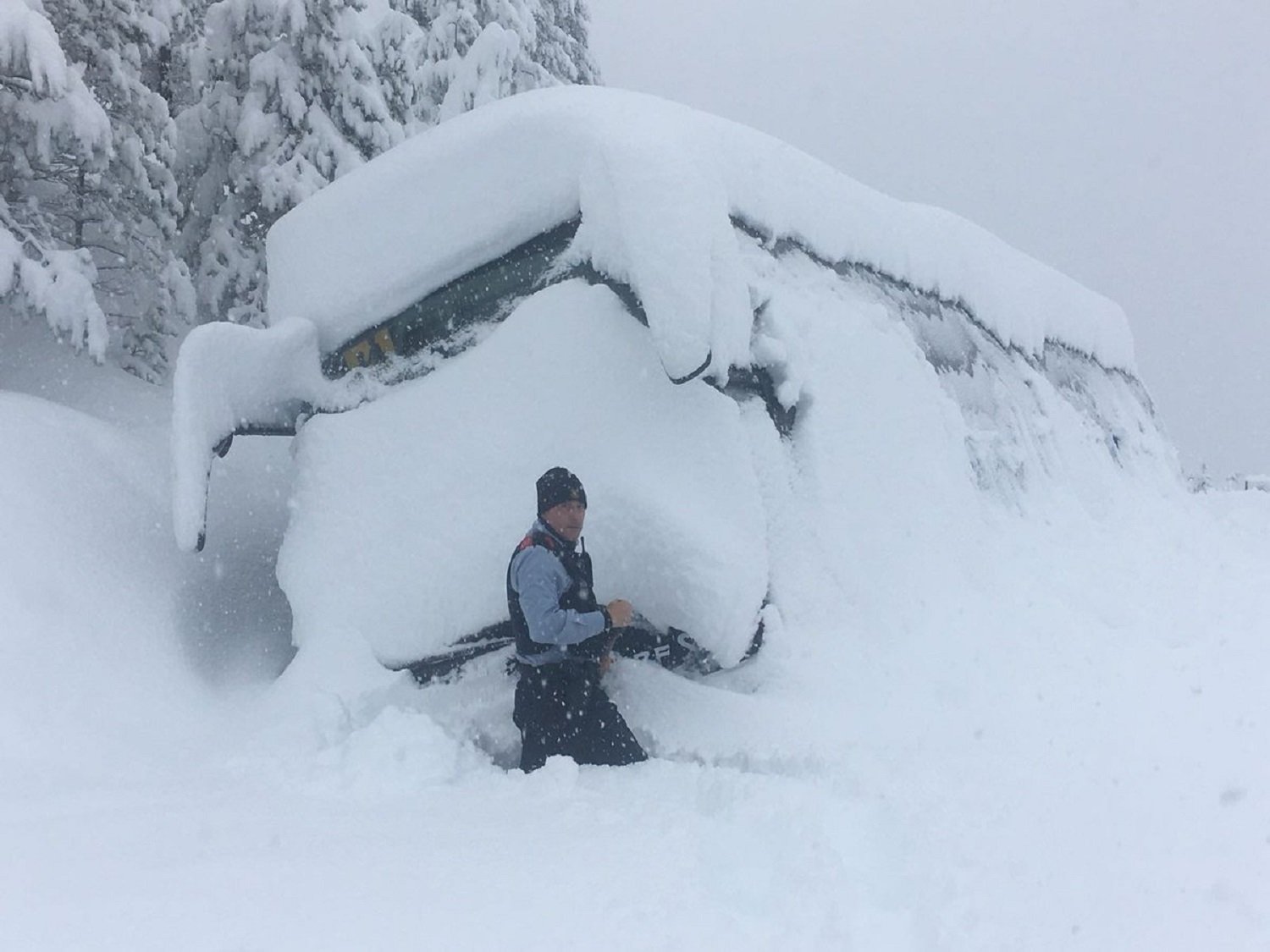 43 nens atrapats en una casa de colònies per la neu