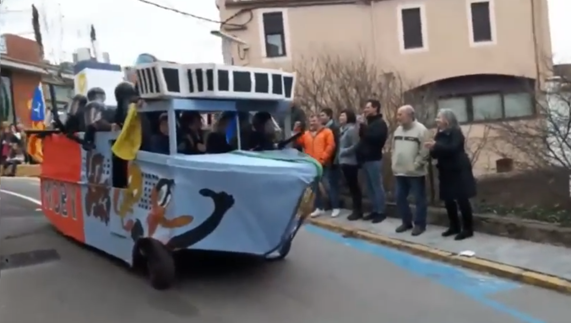 El vaixell dels piolins: la carrossa estrella del carnaval de Torrelles