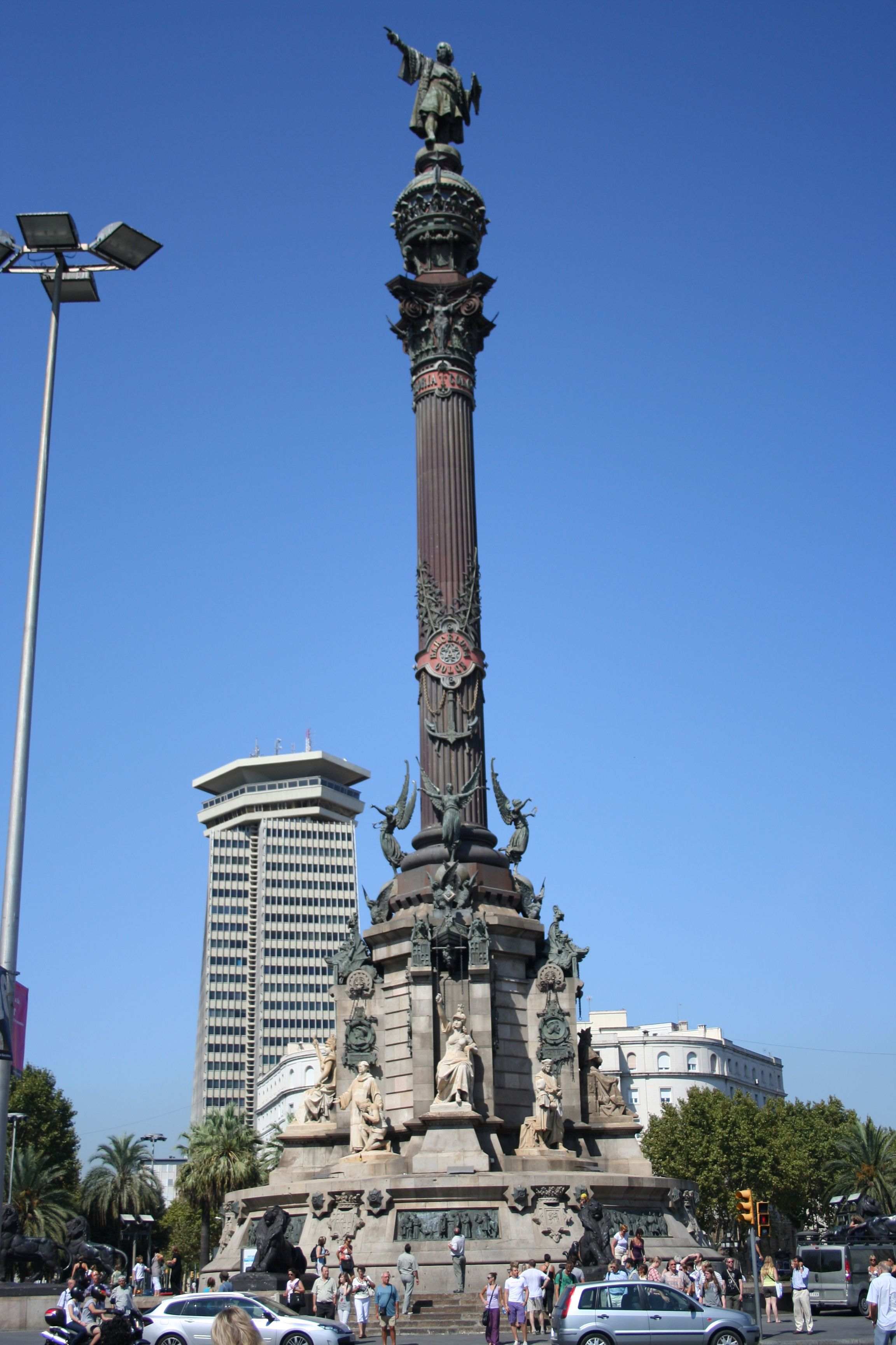 El Ayuntamiento de Barcelona no retirará la estatua de Colón