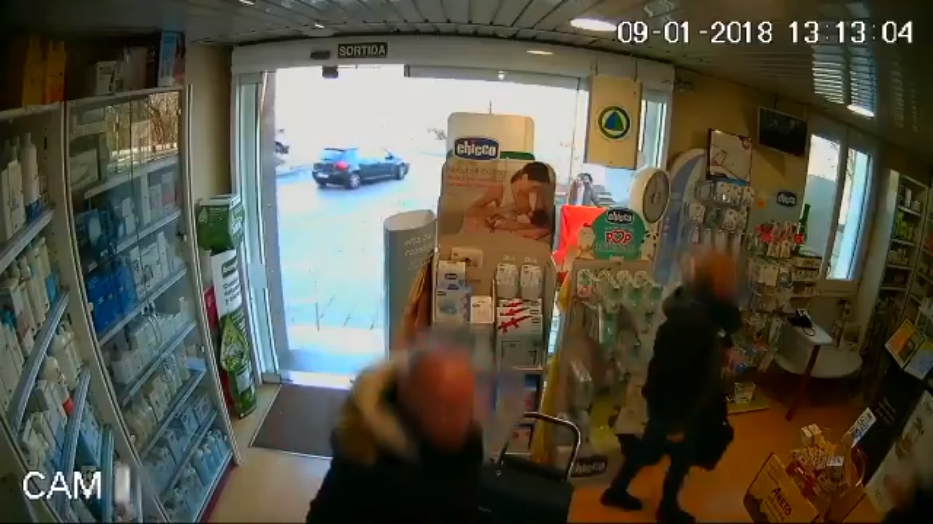 Tres detenidos con 60 antecedentes por robar a personas mayores