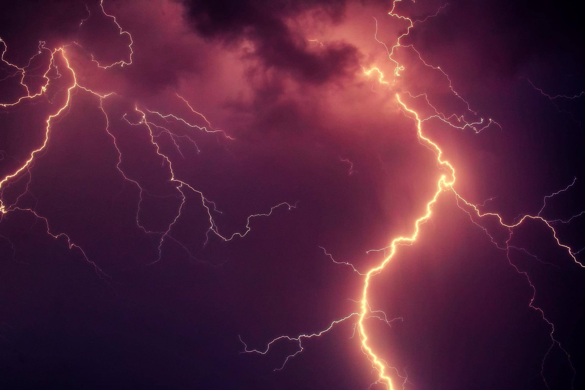 Peligrosas tormentas afectarán Catalunya esta semana. ¿Qué no hacer si te encuentras con un episodio de rayos?