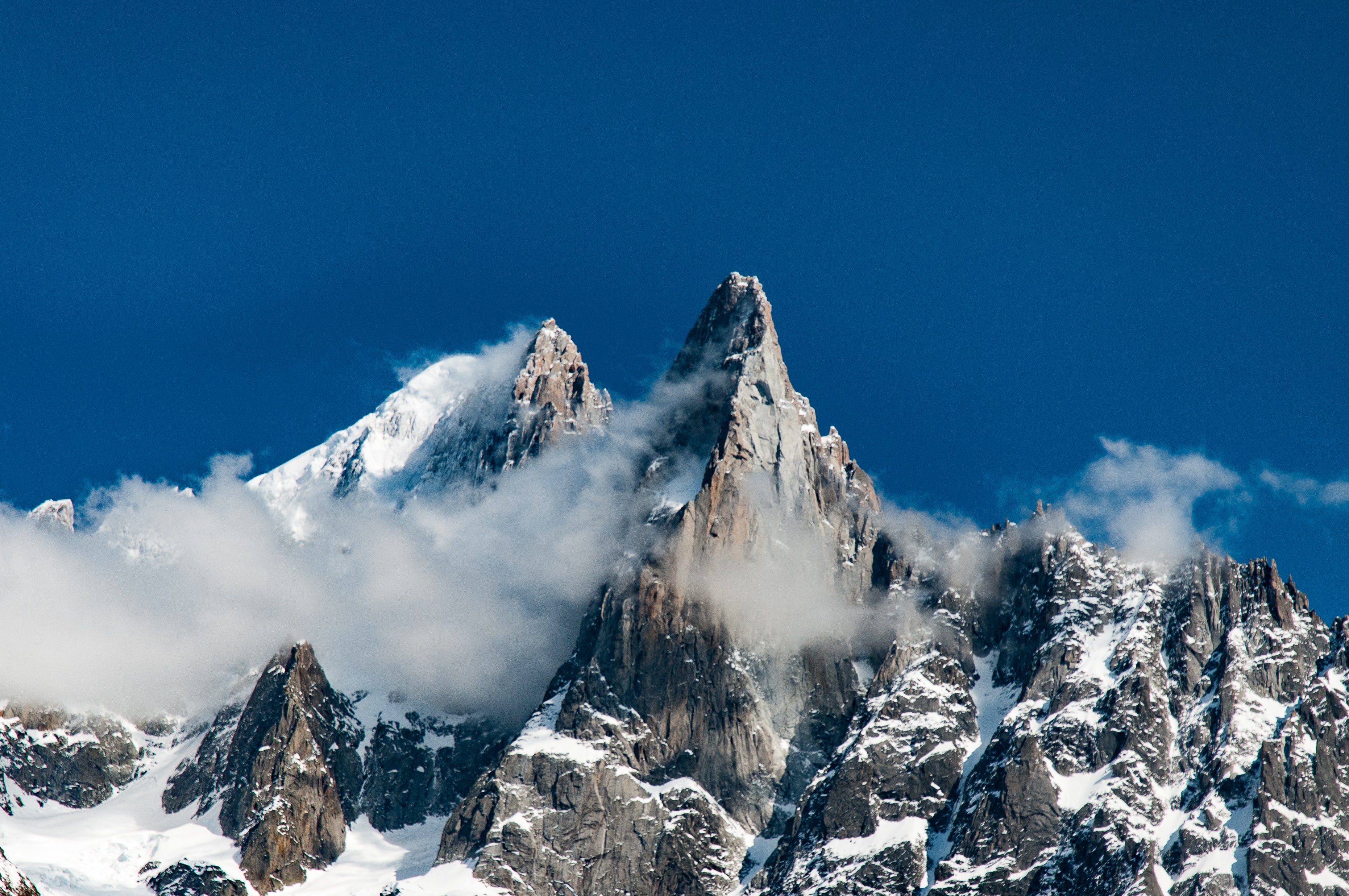 Restos humanos y de aviones: este es el secreto que esconden los glaciares