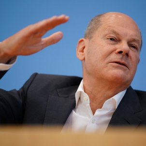 Scholz urges completion of Catalonia-France gas pipeline, "enormously" strategic