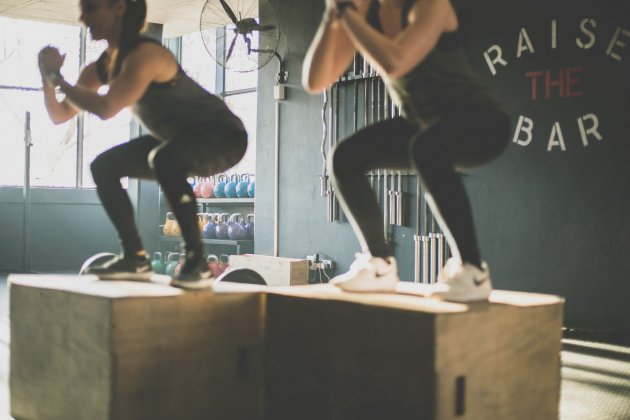 Mujeres haciendo ejercicios cardiovasculares / Unsplash