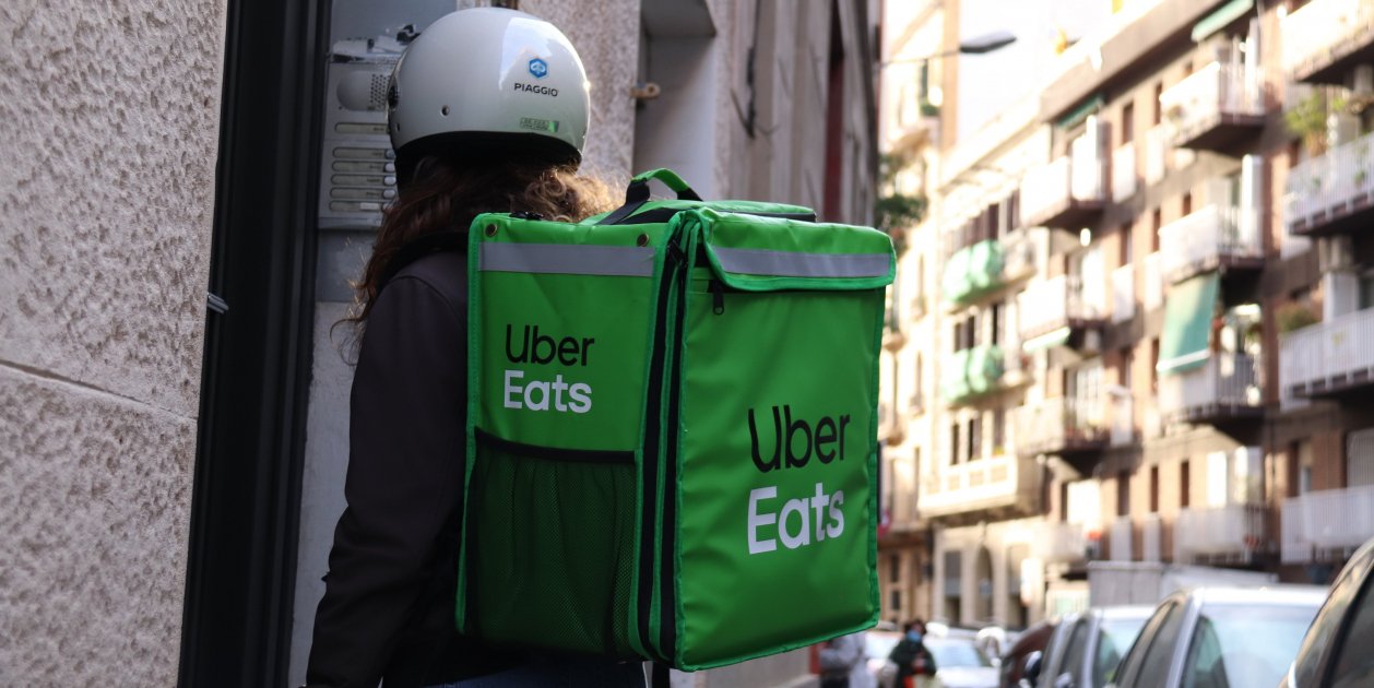 Un año de la ley rider: la norma permite regularizar 15.000 personas pero los autónomos no se acaban