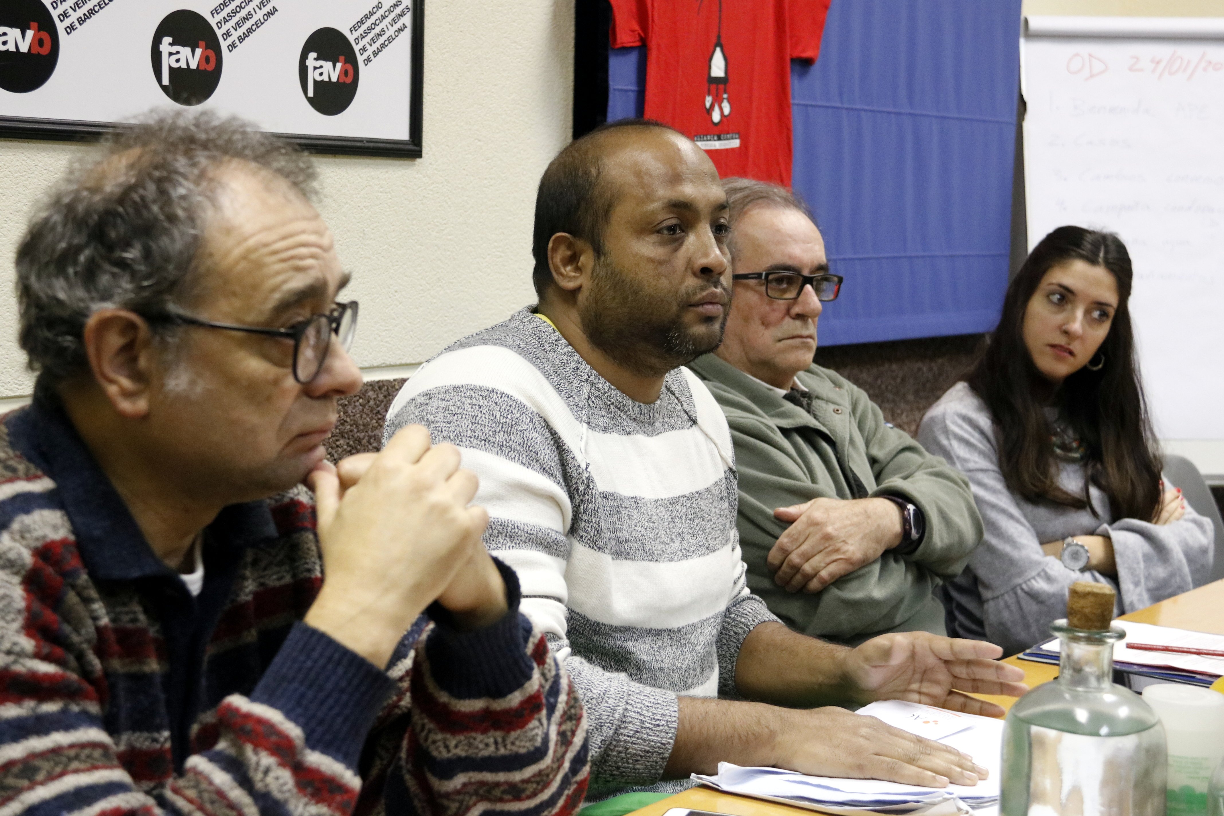 Un desahucio de Desokupa habría provocado un aborto a una mujer en el Raval