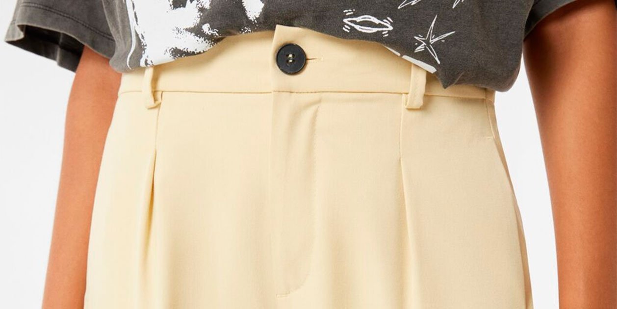 La felicidad es saber que acaba de llegar a Bershka el pantalón más esperado del año