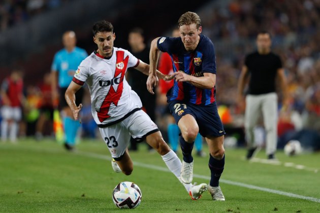 Óscar Valentin Frenkie de Jong Rayo Barça / Foto: EFE