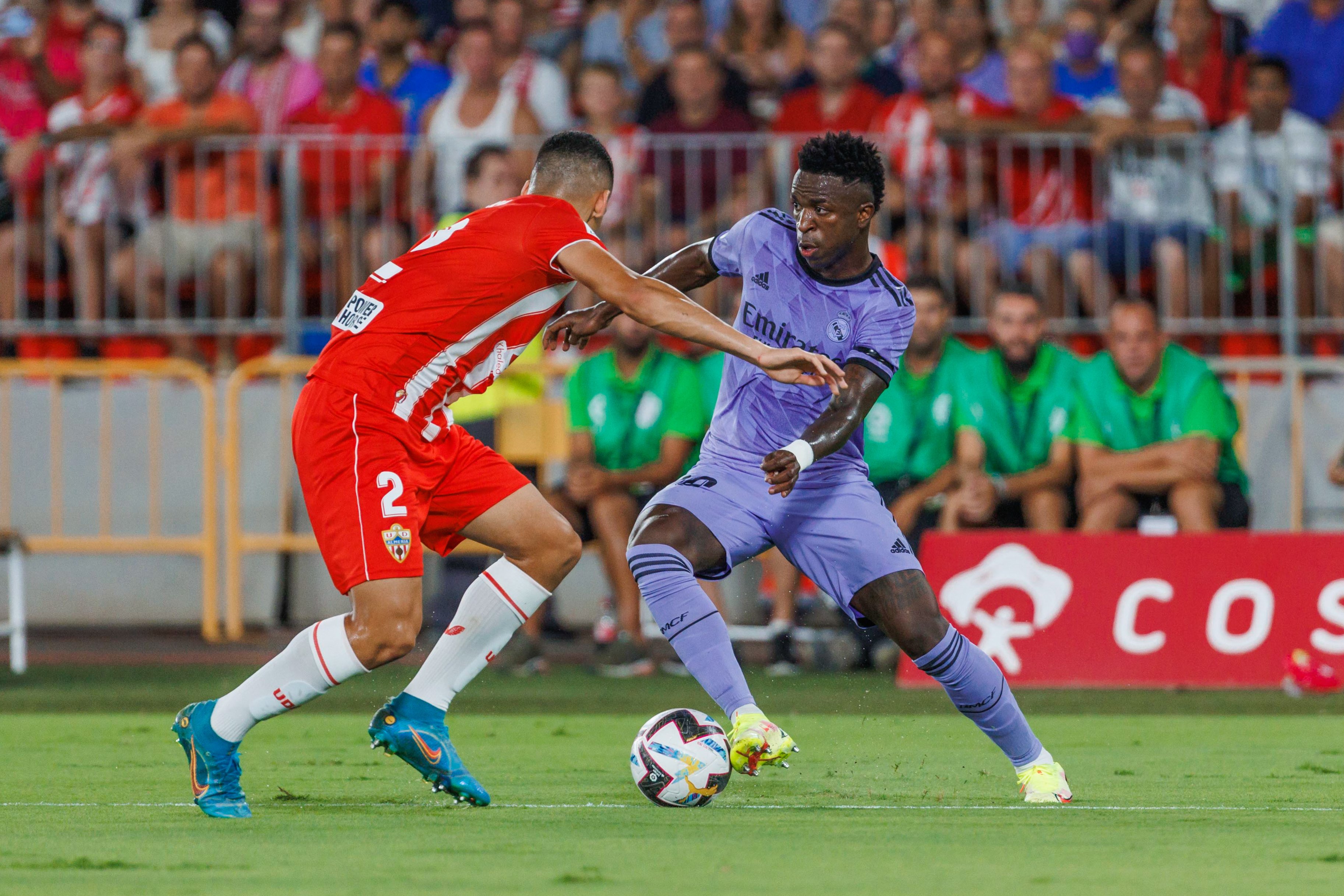 El Reial Madrid remunta contra l'Almeria (1-2) i inicia la Lliga amb una treballada victòria