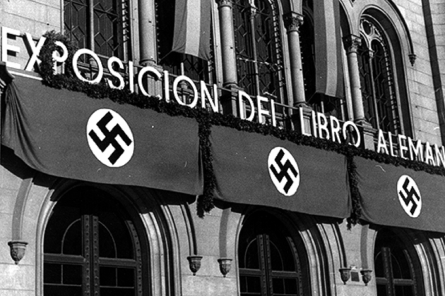 Esclata la repressió del petard. Façana de la Universitat (1941). Exposició de Llibre Alemany. Font Ajuntament de Barcelona