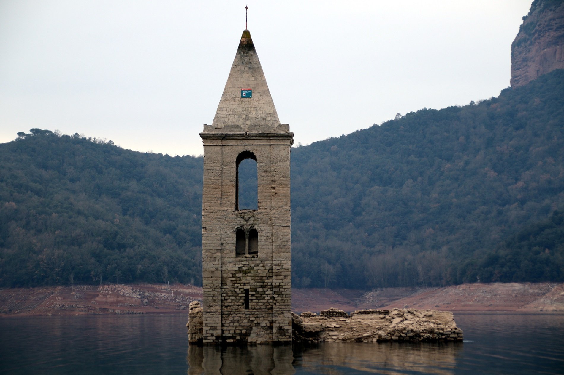 Col·lapse a l'accés del pantà de Sau per l'afluència de visitants