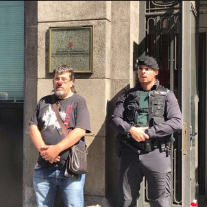 Imputat el pallasso que es va posar el nas vermell davant la Guàrdia Civil