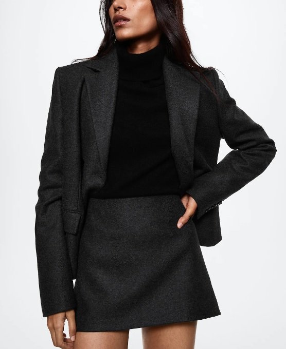 Las mujeres más elegantes eligen la nueva falda corta de Mango que ...