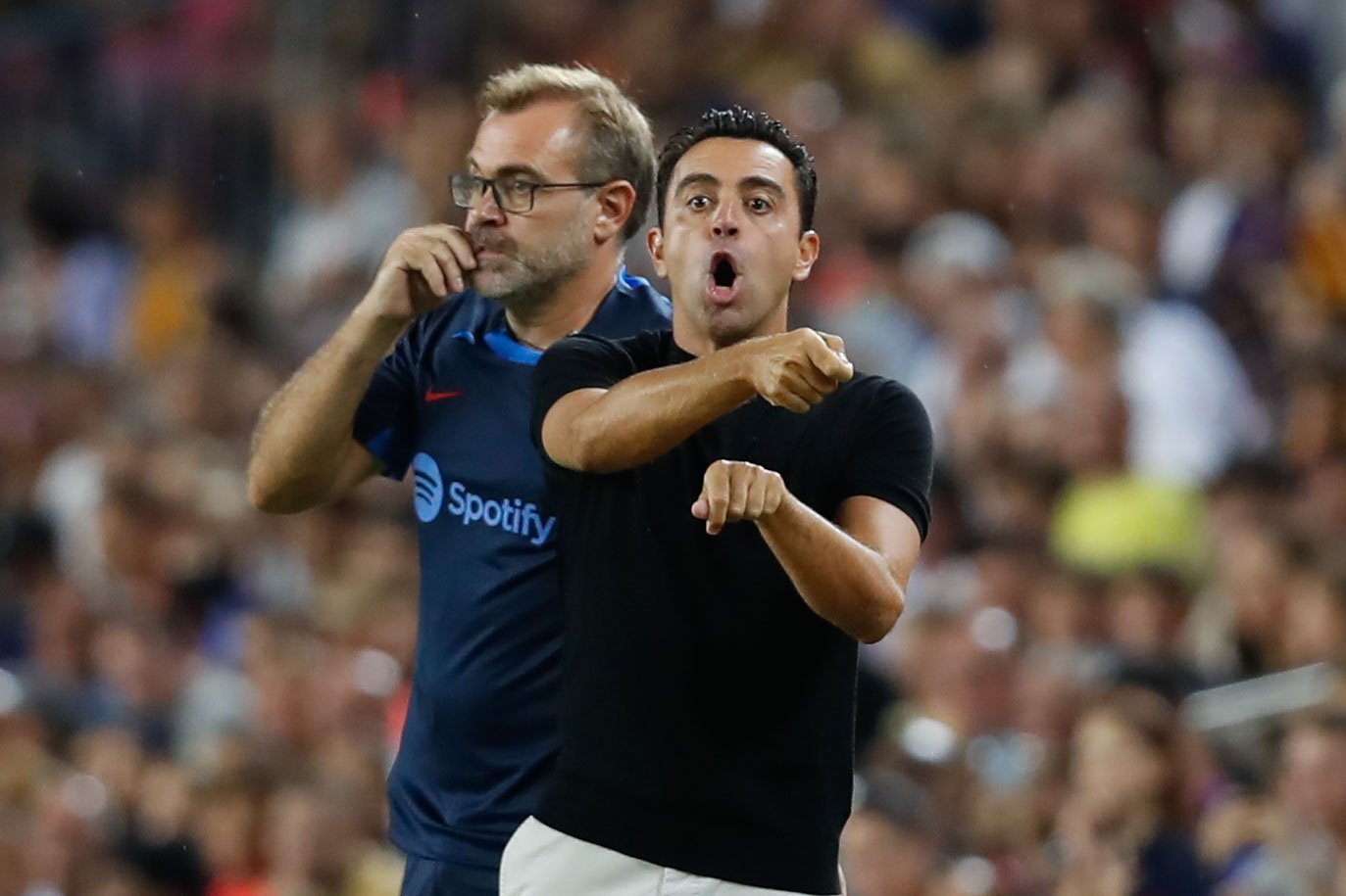 Xavi Hernández rompe su palabra y ahora le dice que se tiene que ir del Barça