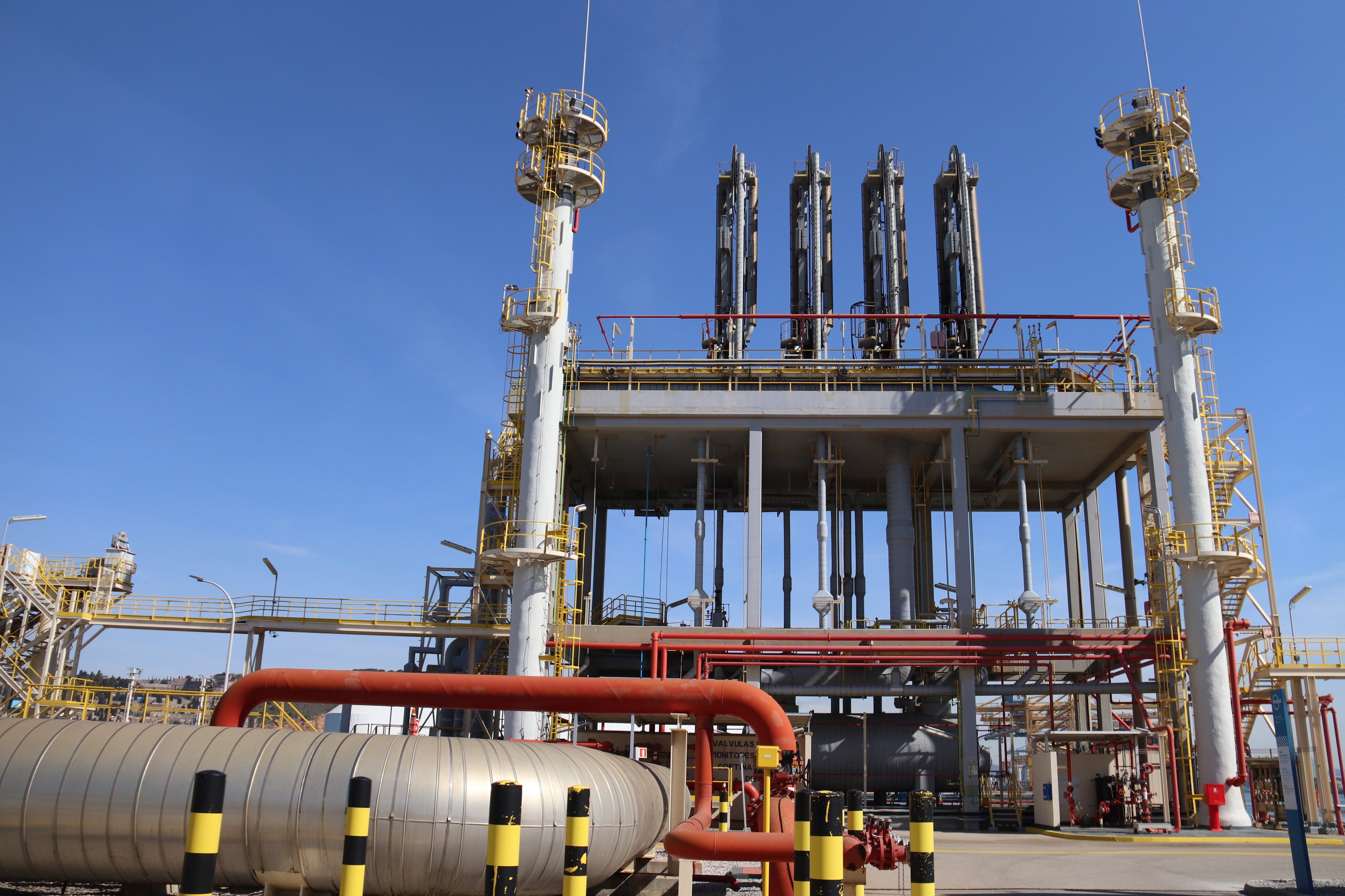 Aproves que es vulgui enllestir el gasoducte Midcat?