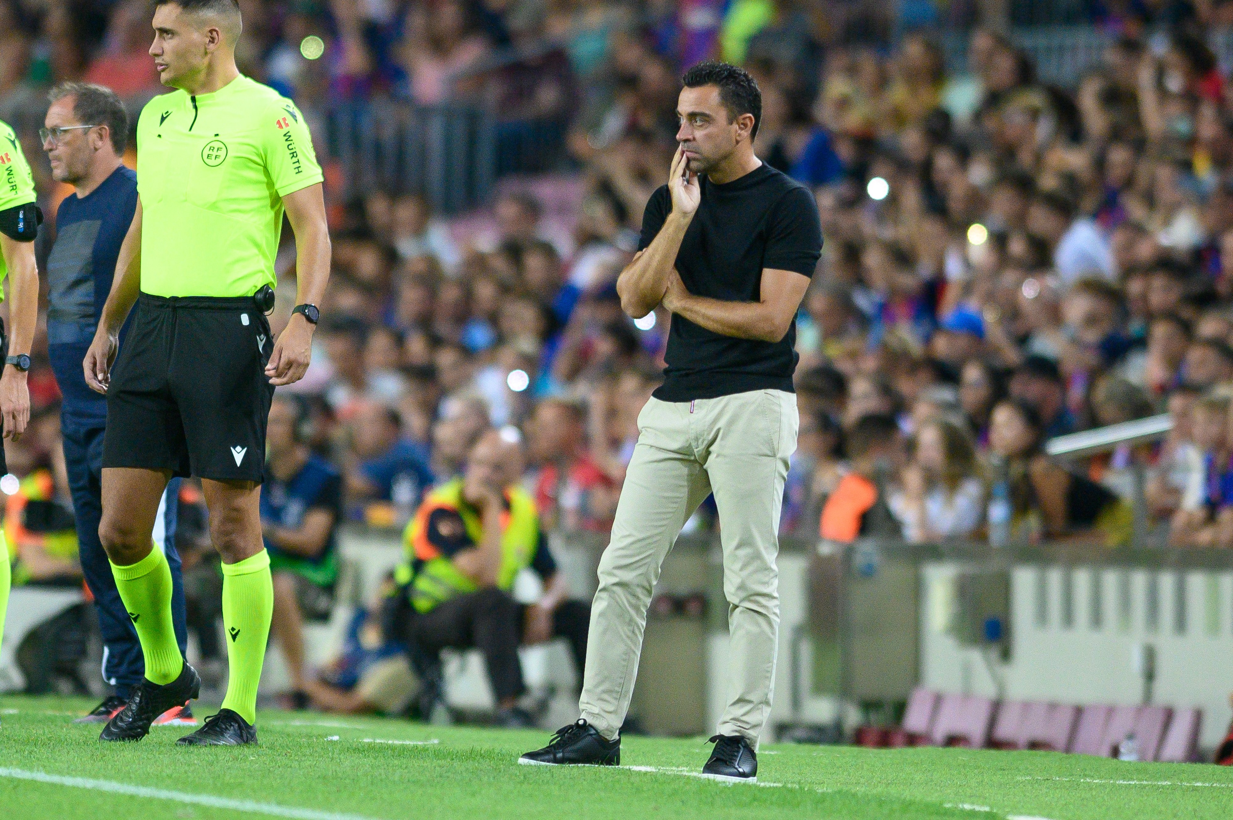 D'anar de sopars amb Xavi Hernández a la tensió màxima, hi ha un problema al vestidor del Barça