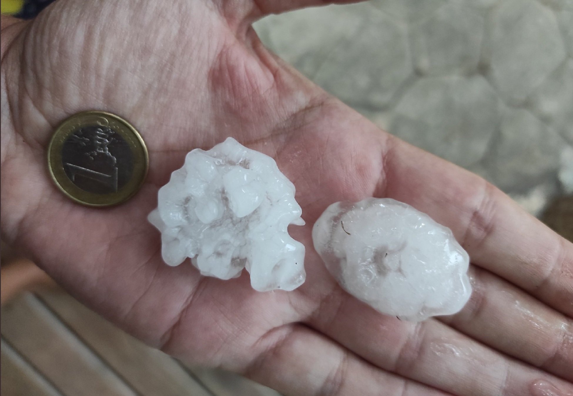 Fuertes granizadas en la costa de Tarragona en el episodio activo de lluvias intensas en Catalunya