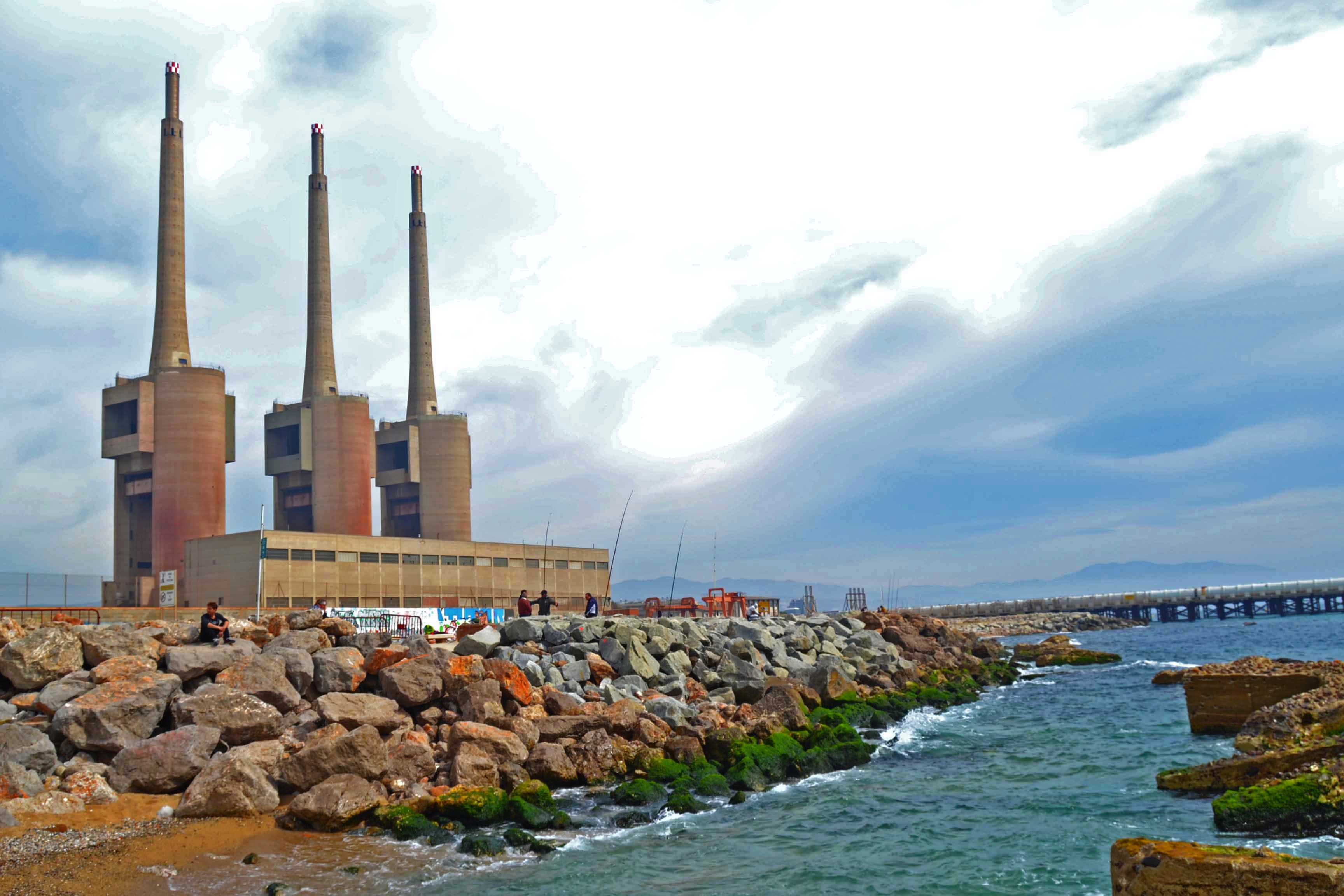 Las tres chimeneas de Sant Adrià del Besòs, bien cultural de interés local