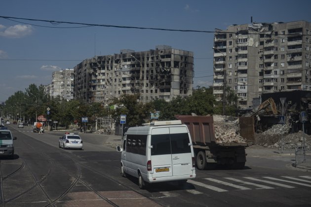 visita organitzada per exercit rus a mariupol habitatges efe (1)