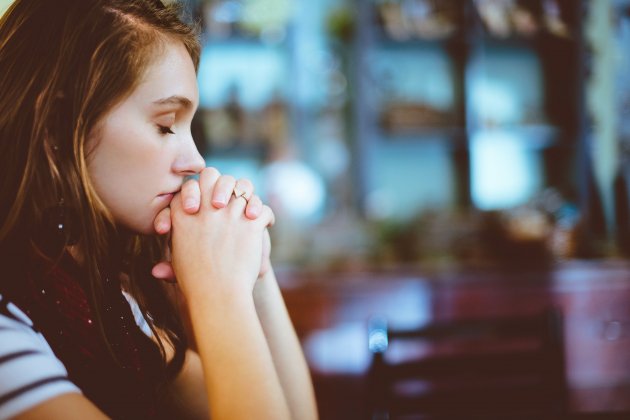 Mujer relajándose / Unsplash Mujer relajándose / Unsplash