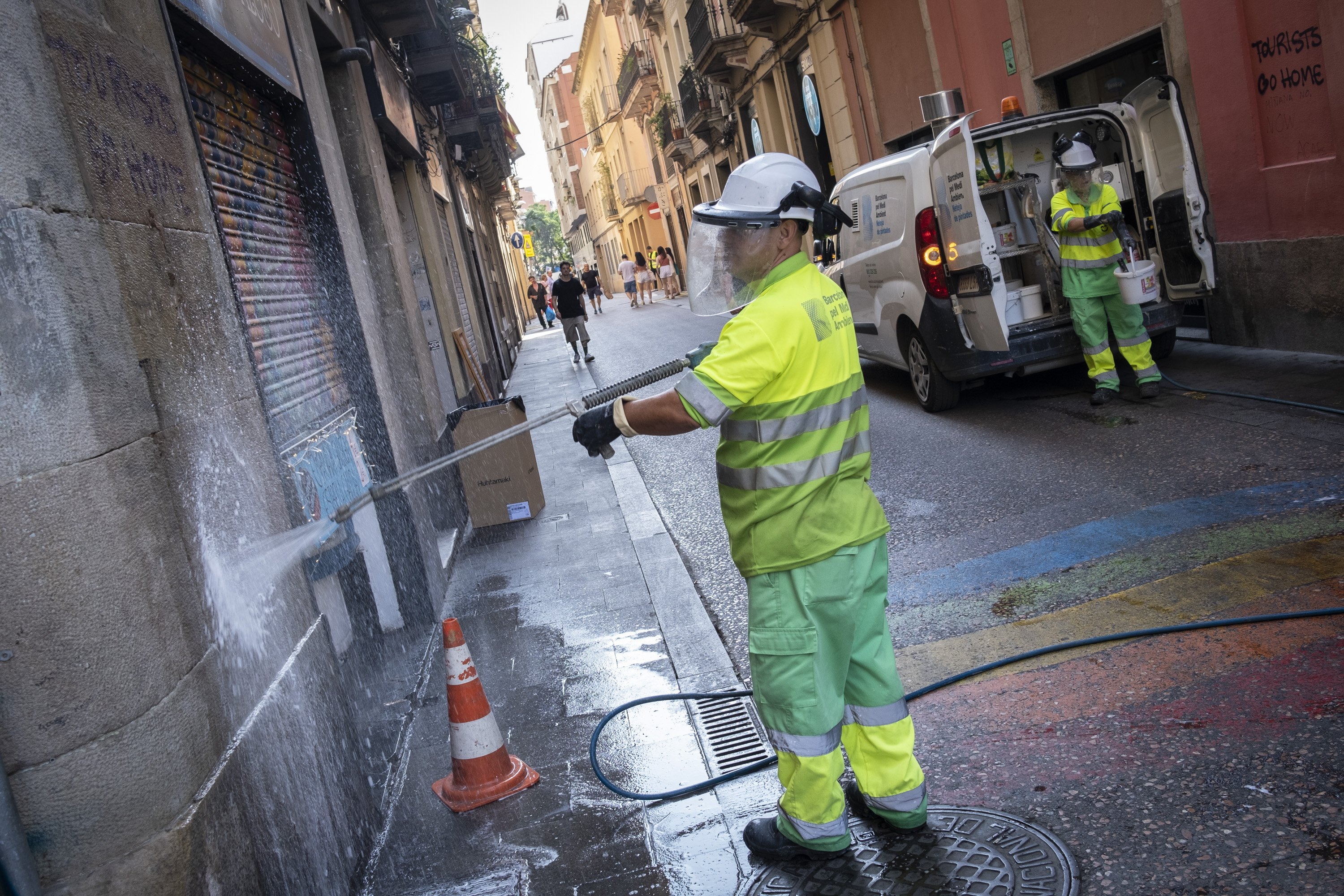 El servicio de limpieza de grafitis de Barcelona se planta: convocan huelga el 1 de febrero
