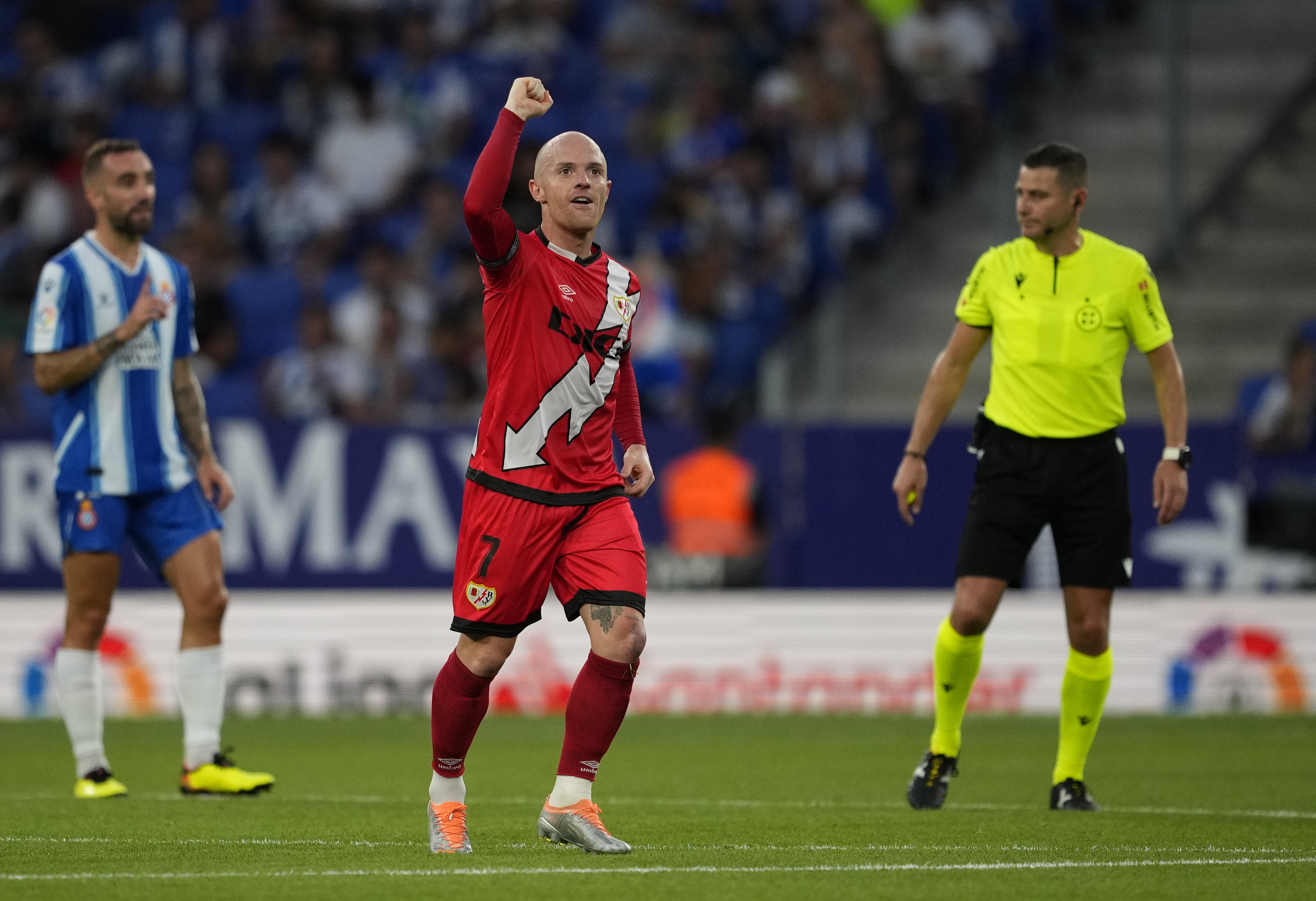 Els pals frustren l'Espanyol i el Rayo Vallecano marxa amb 4 punts a la butxaca de Barcelona (0-2)