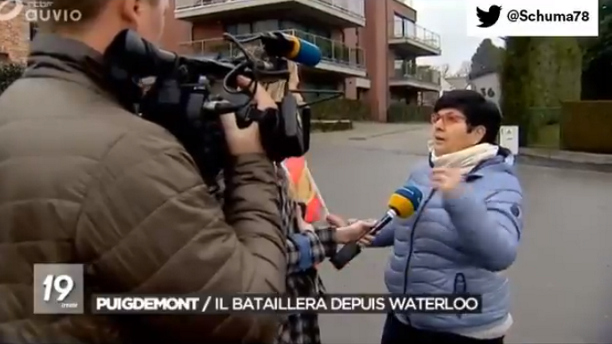 Una unionista hace campaña contra Puigdemont en Waterloo