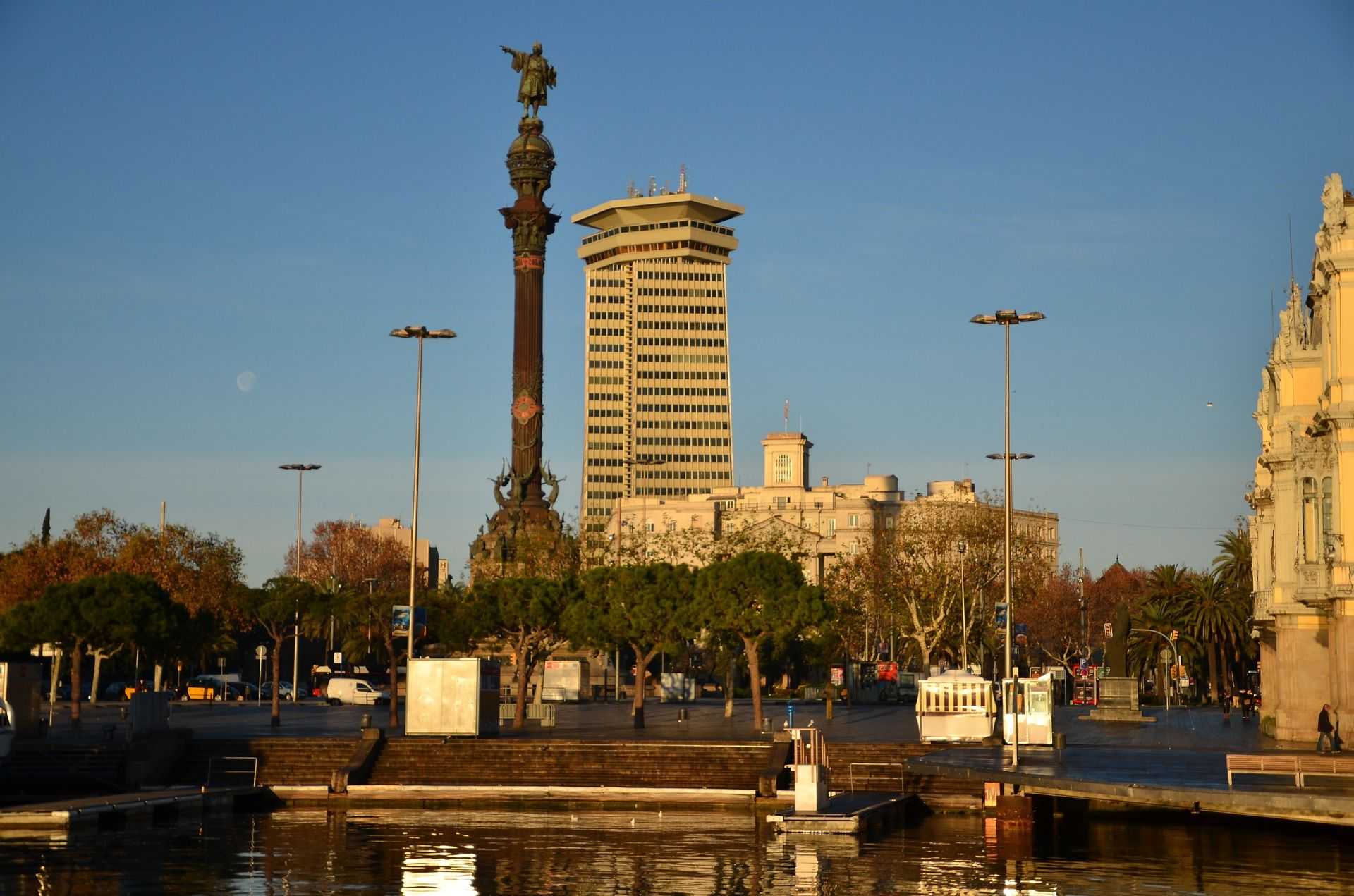 CiU se opone a la retirada de la estatua de Colón y ERC pide un estudio