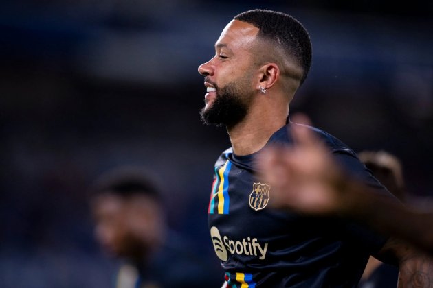 Memphis Depay escalfament Barça / Foto: FC Barcelona