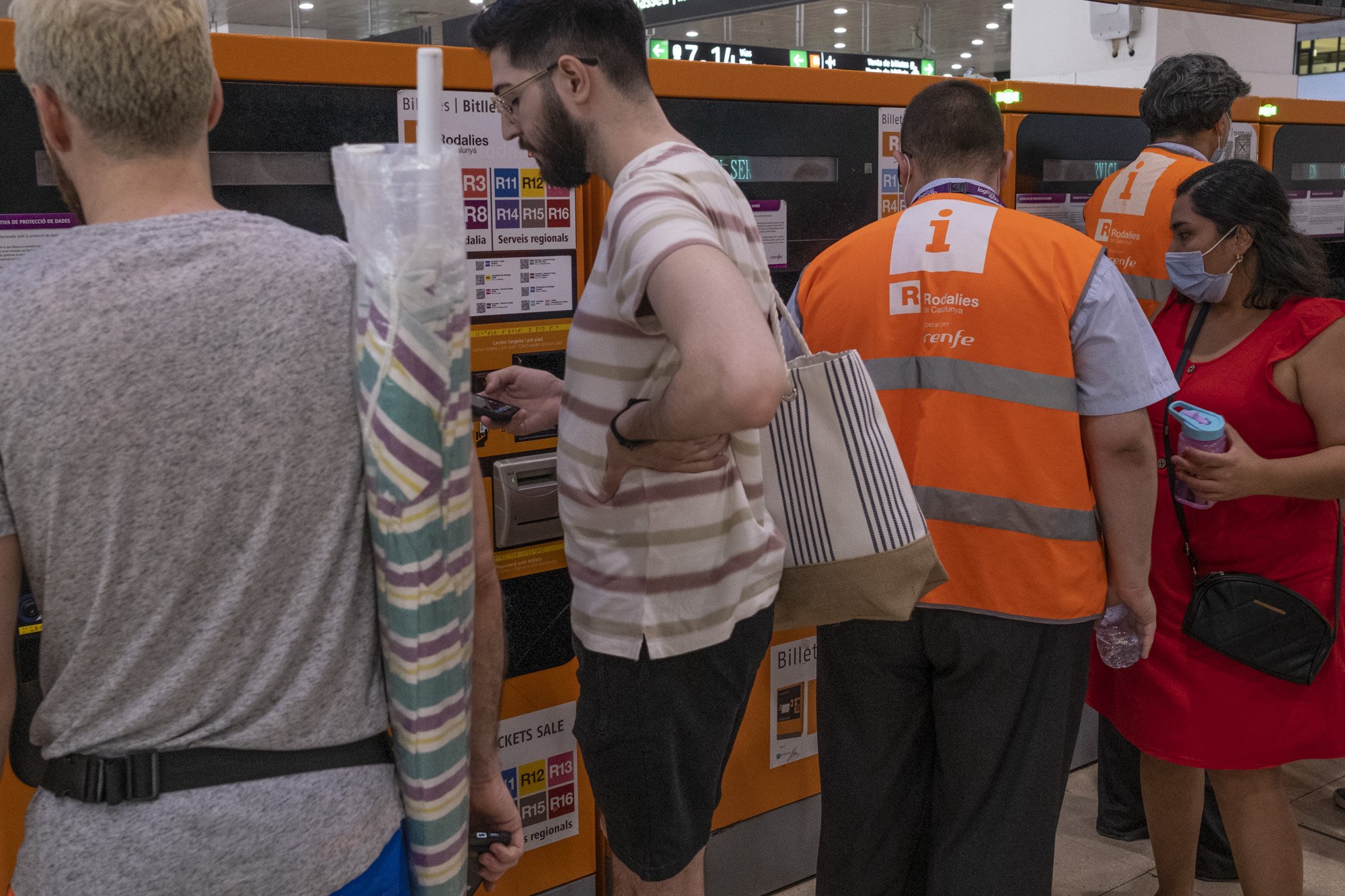 Renfe expedeix durant el primer dia 25.000 abonaments gratuïts per a usuaris de Rodalies