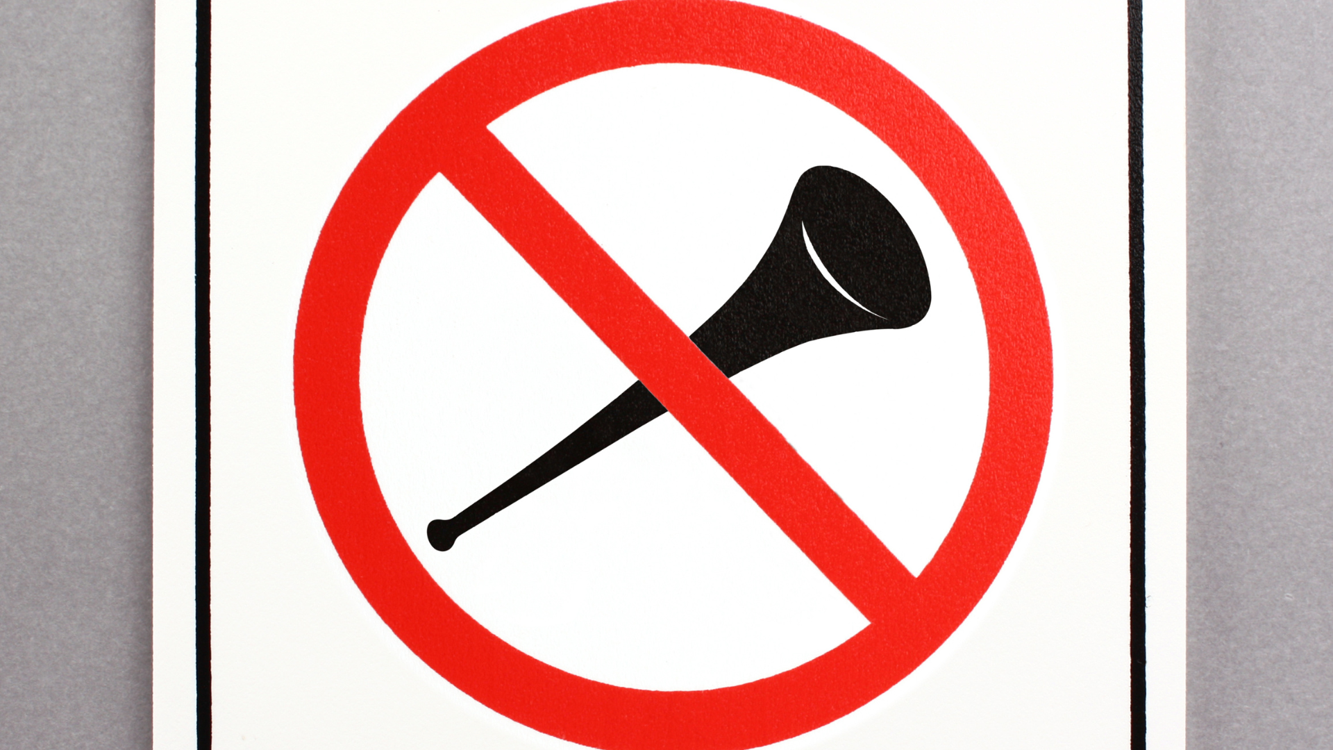 Prohibida la entrada de vuvuzelas / Unsplash