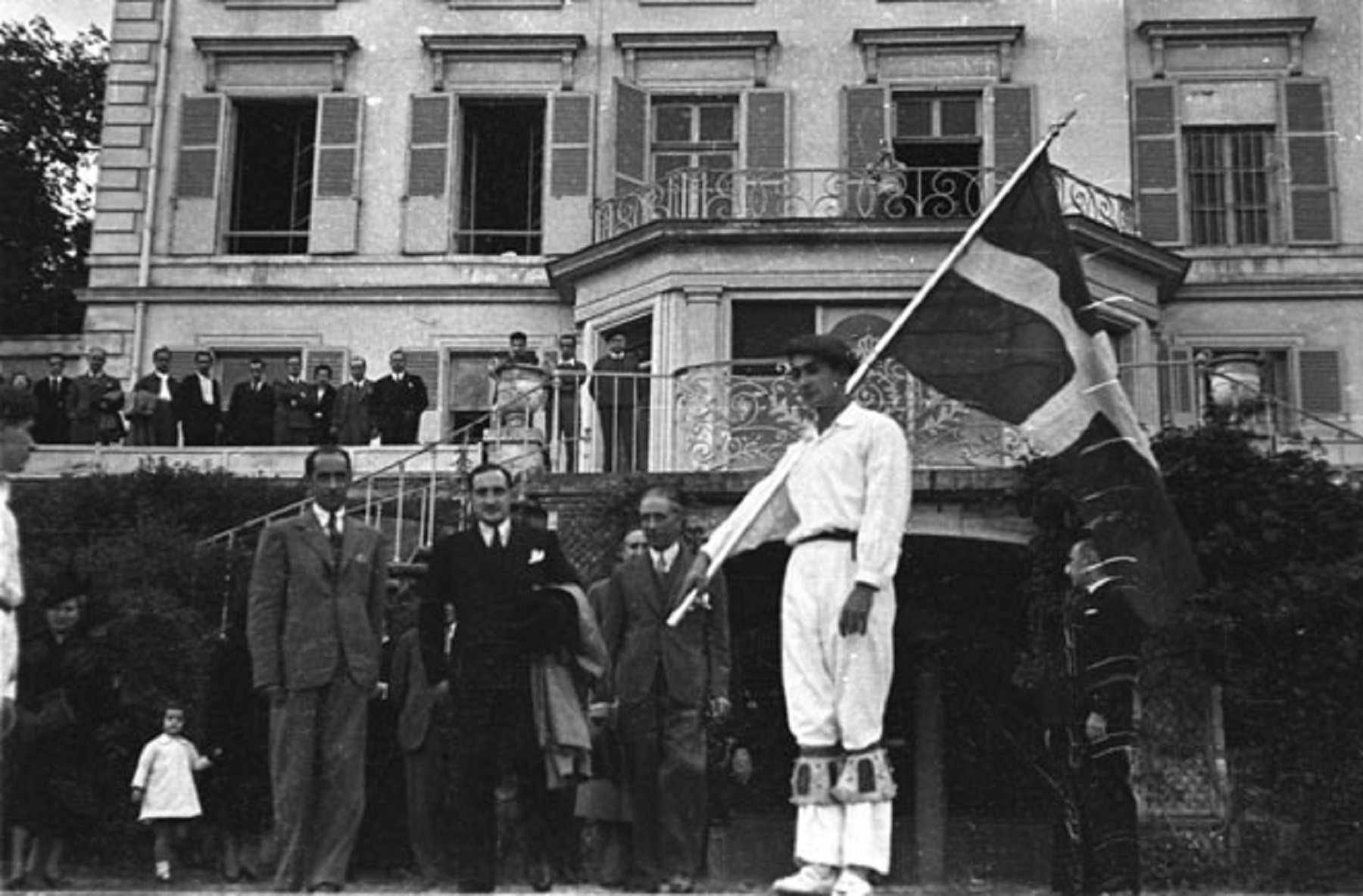 El president Companys arriba a l’exili de París