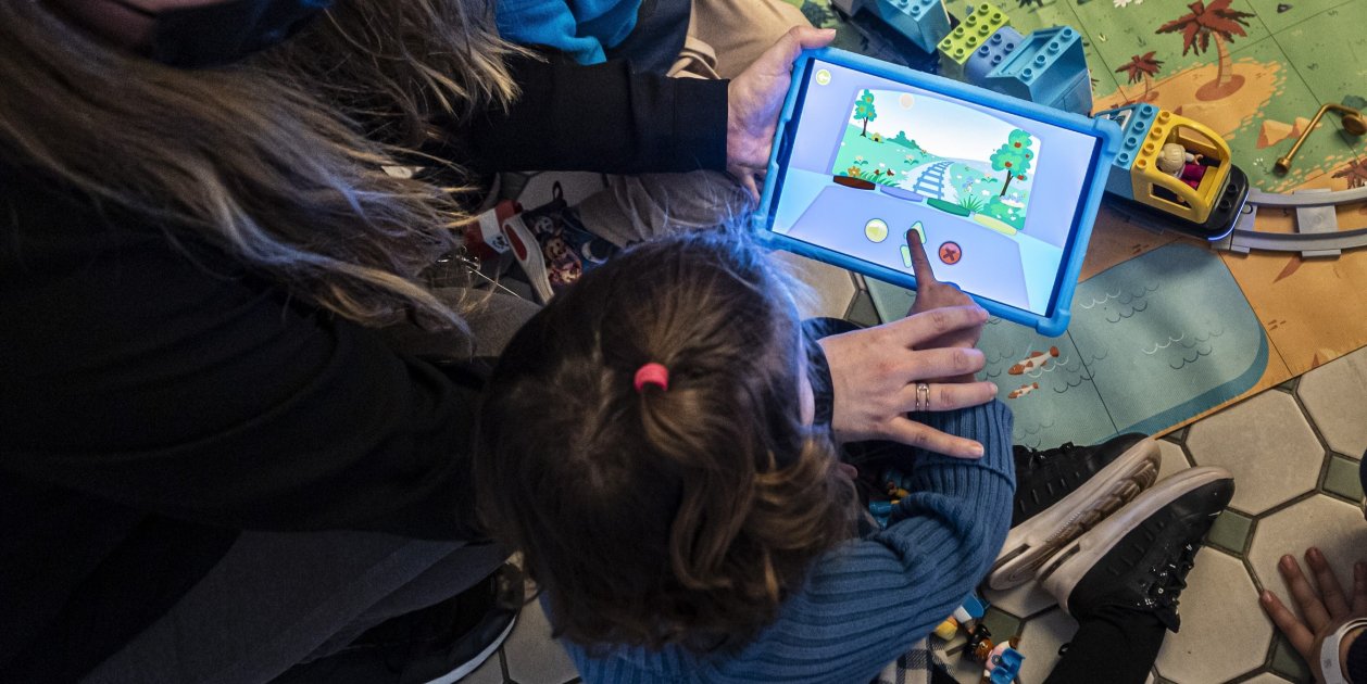 niños niñas smartphone movil | Europa Press niños niñas smartphone movil | Europa Press