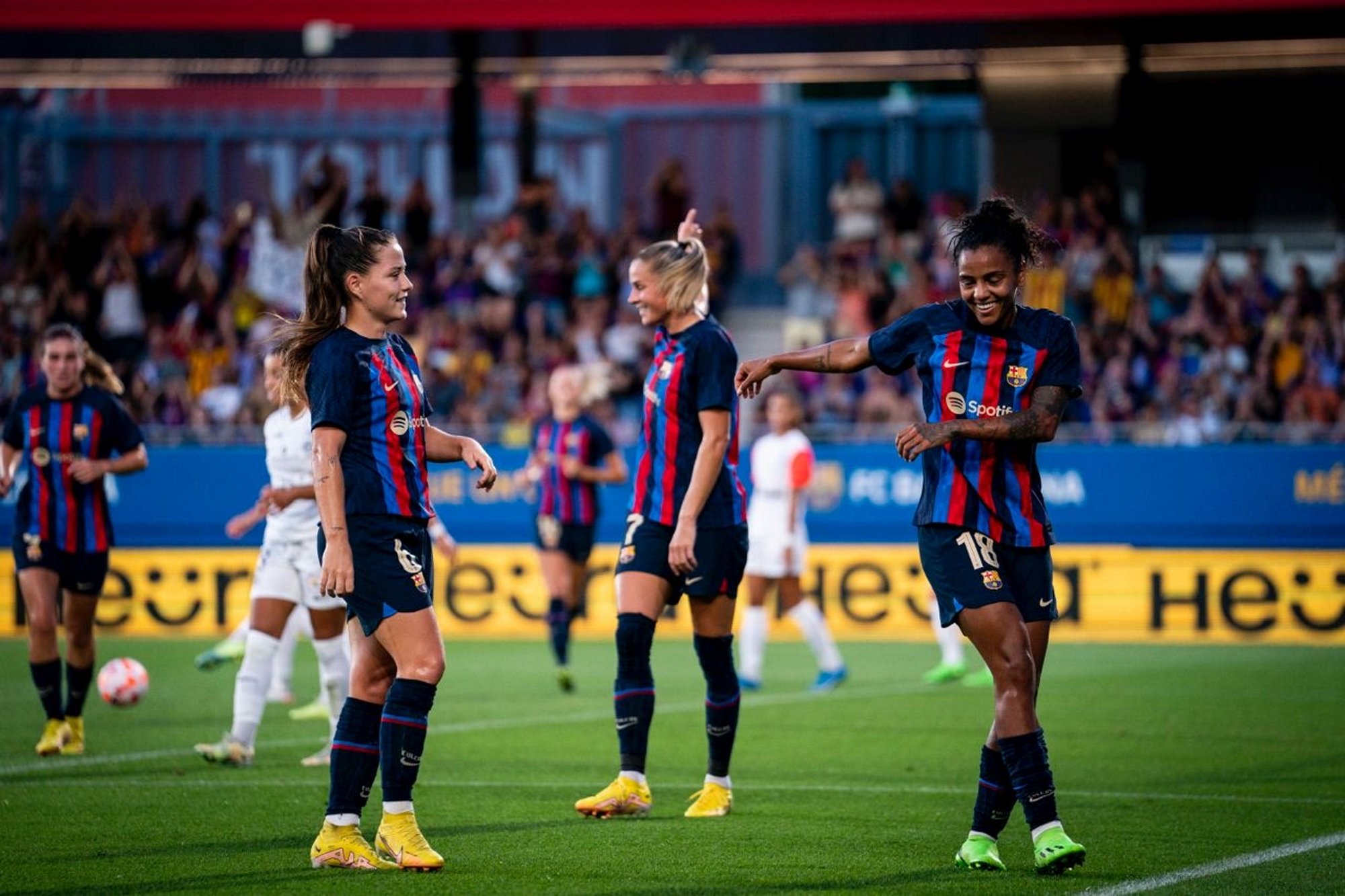 El Barça no falla en la fiesta del Gamper femenino y aplasta sin piedad al Montpellier (6-0)