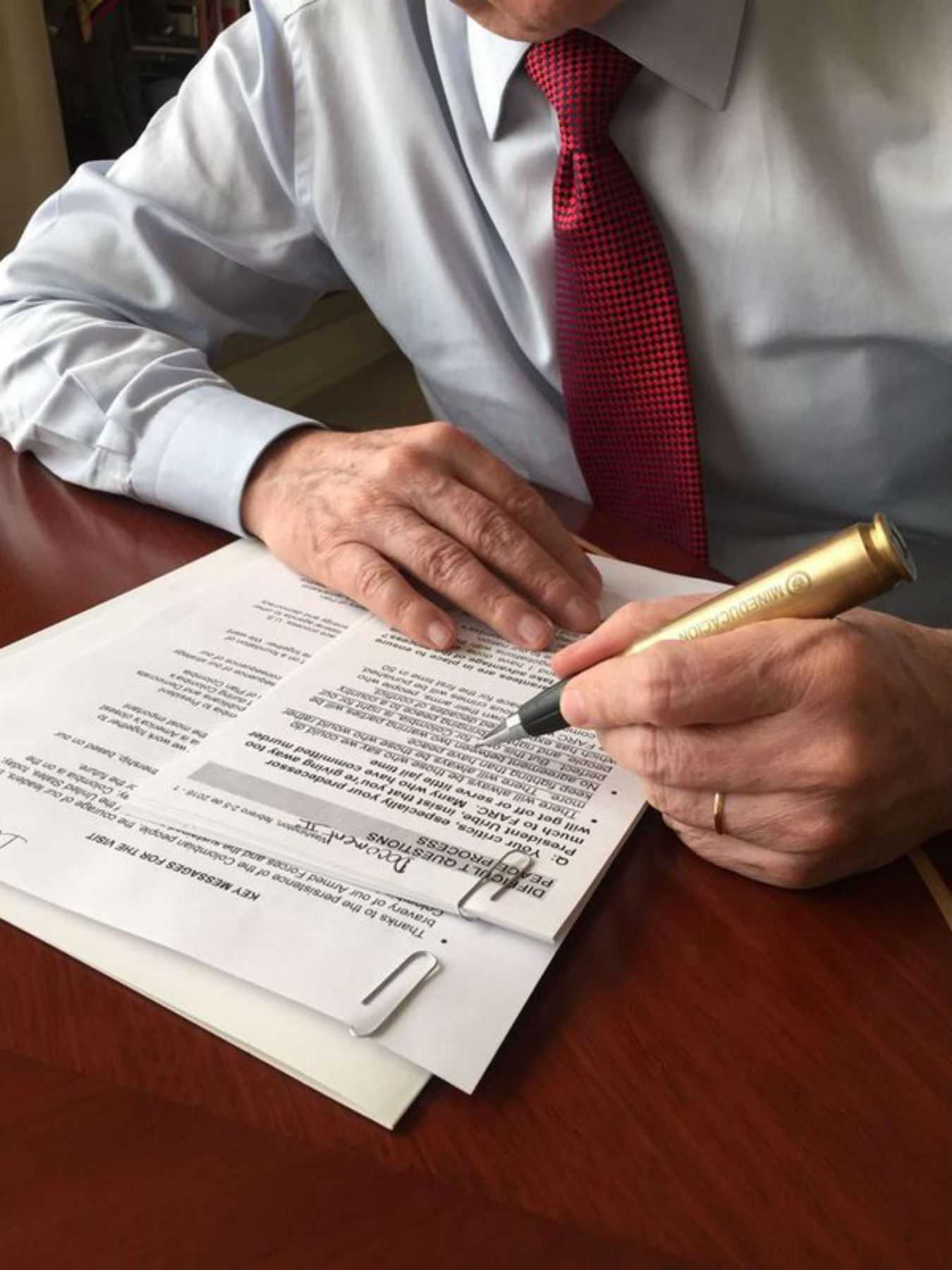 El 'balígrafo', protagonista del acuerdo de paz de Colombia