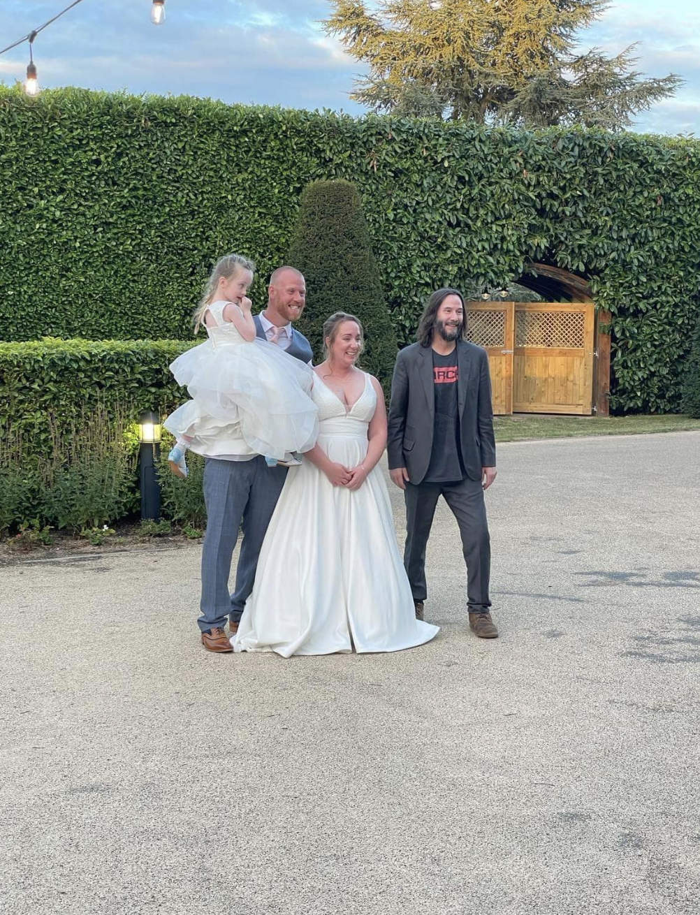 Keanu Reeves en el casament d'una parella anònima