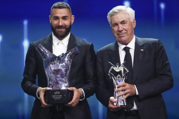 Karim Benzema i Carlo Ancelotti premis / Foto: EFE