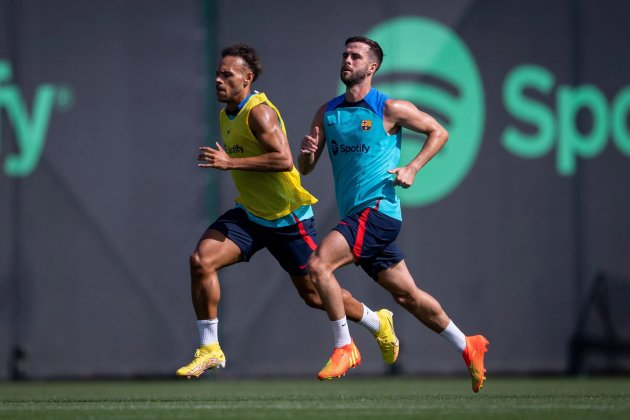 Martin Braithwaite Miralem Pjanic entrenamiento barca / Foto: FC Barcelona