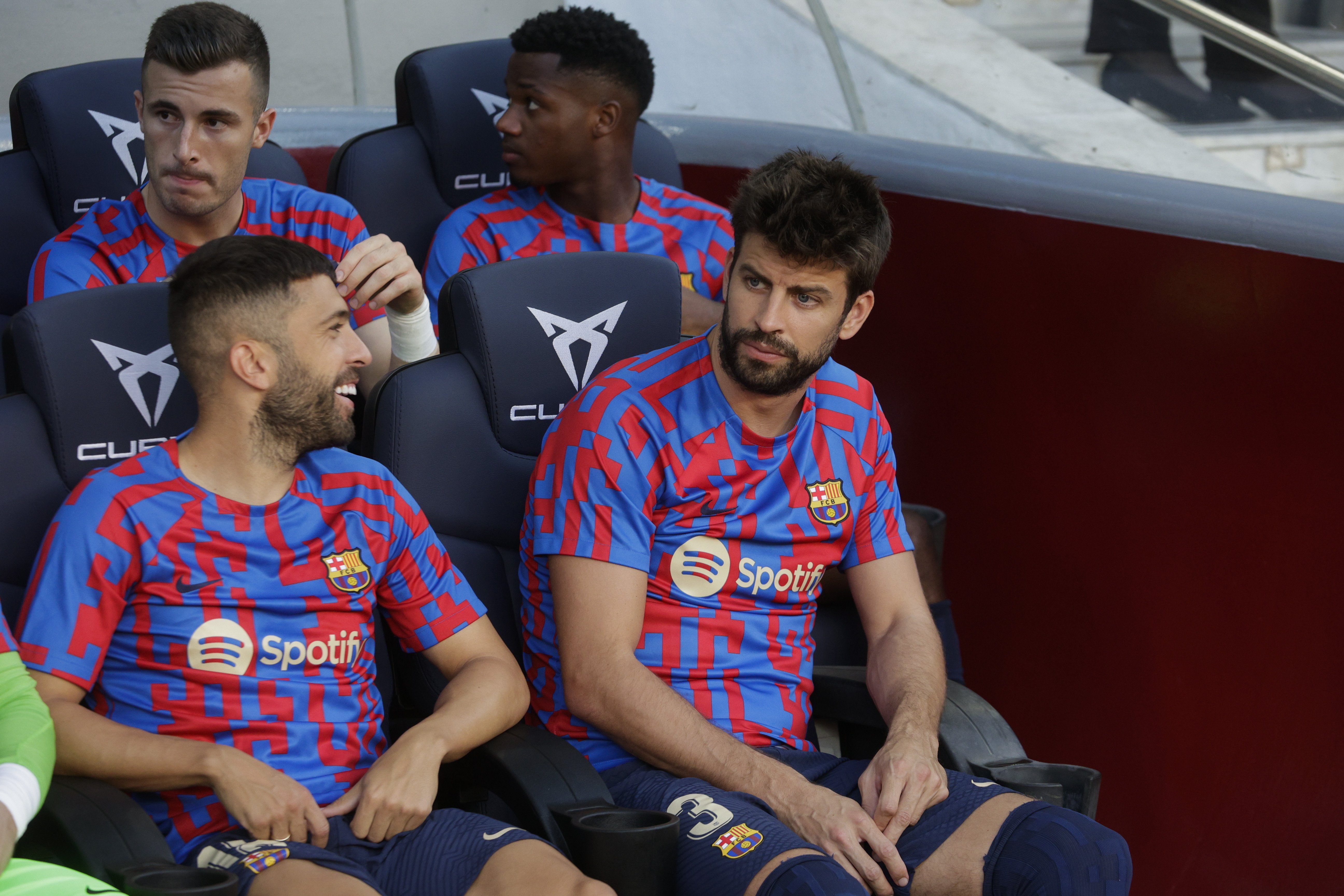 Jordi Alba y Piqué tienen ofertas del mismo equipo y los quieren sacar del Barça en enero