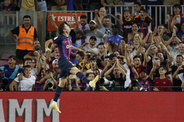 Robert Lewandowski celebra gol Barca Camp Nou Robert Lewandowski celebra gol Barca Camp Nou